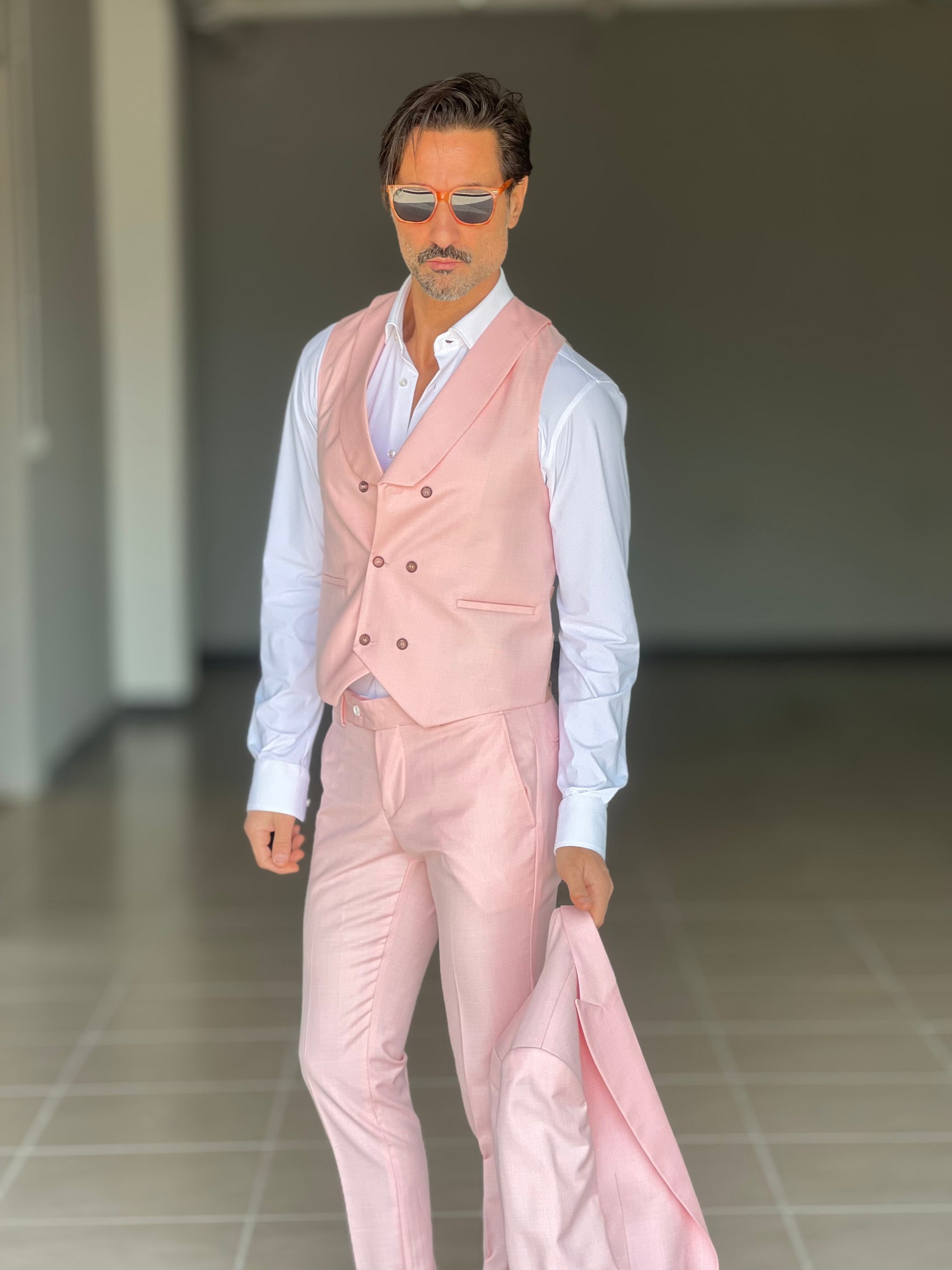 ABITO ROSA   MONOPETTO  3 PEZZI GILET 0044