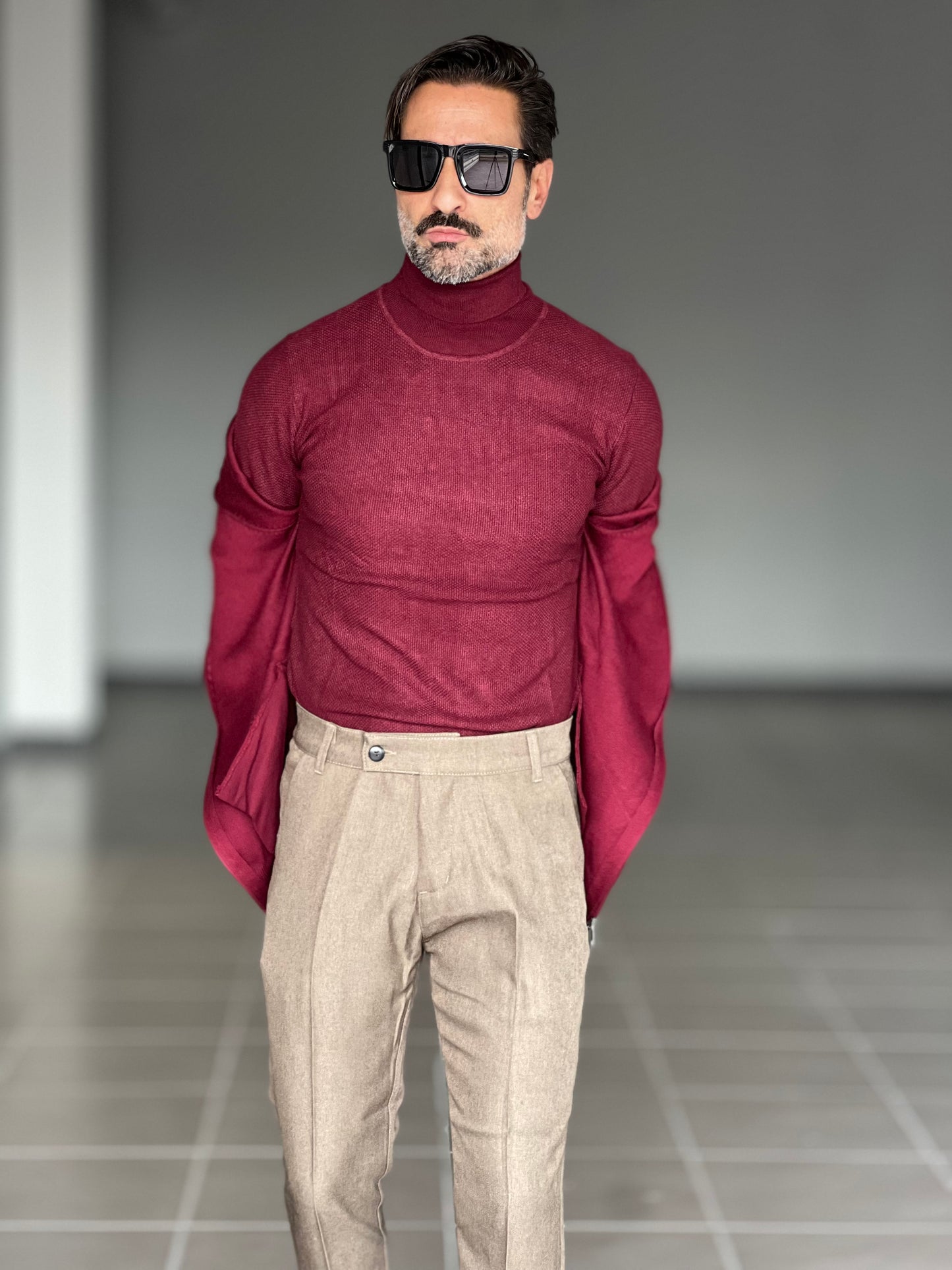 MULTICOLORED RED AND GRAY SHAVED HIGH NECK