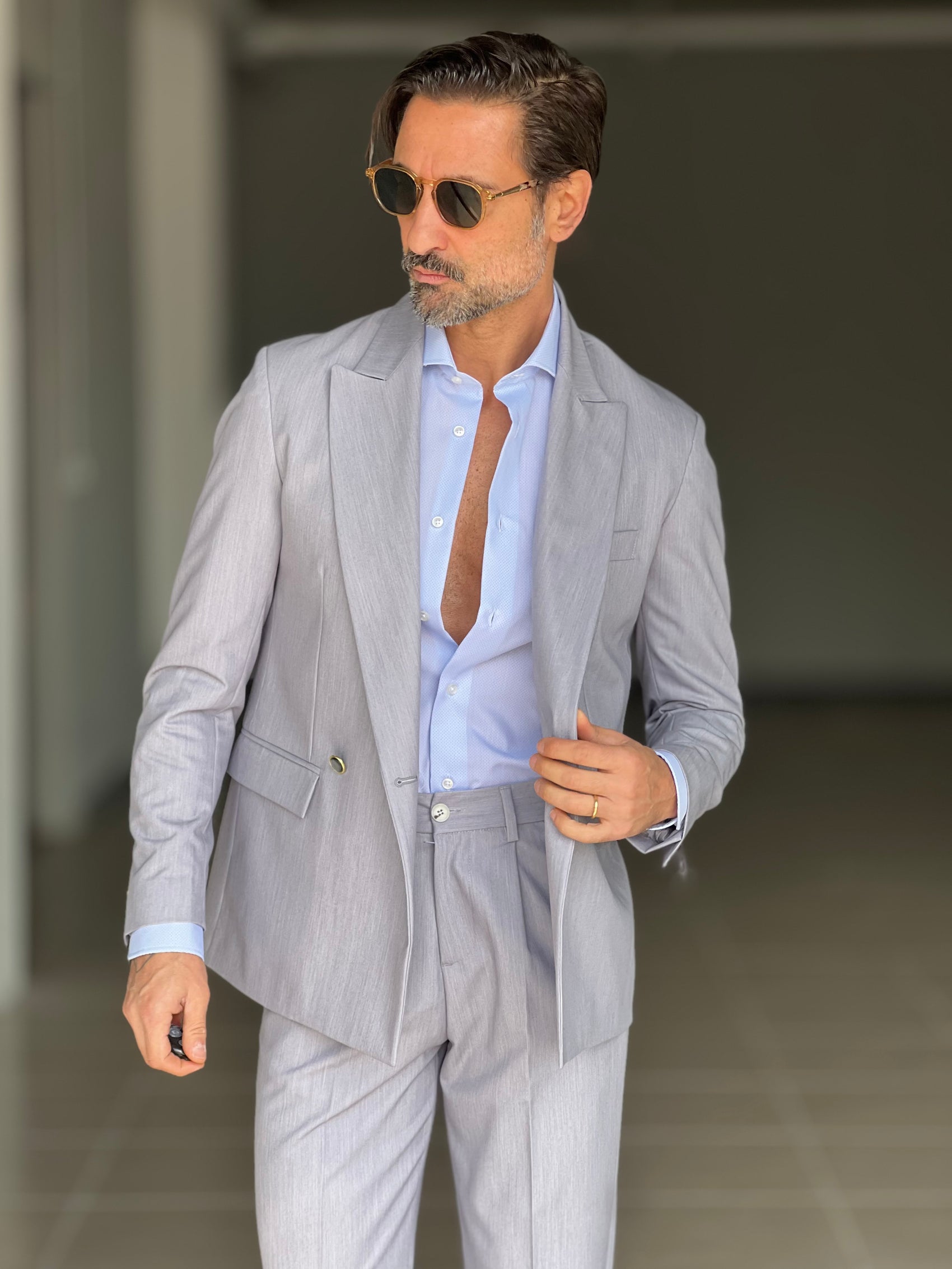 ABITO GRIGIO PERLA   DOPPIOPETTO UN  BOTTONE METALLO