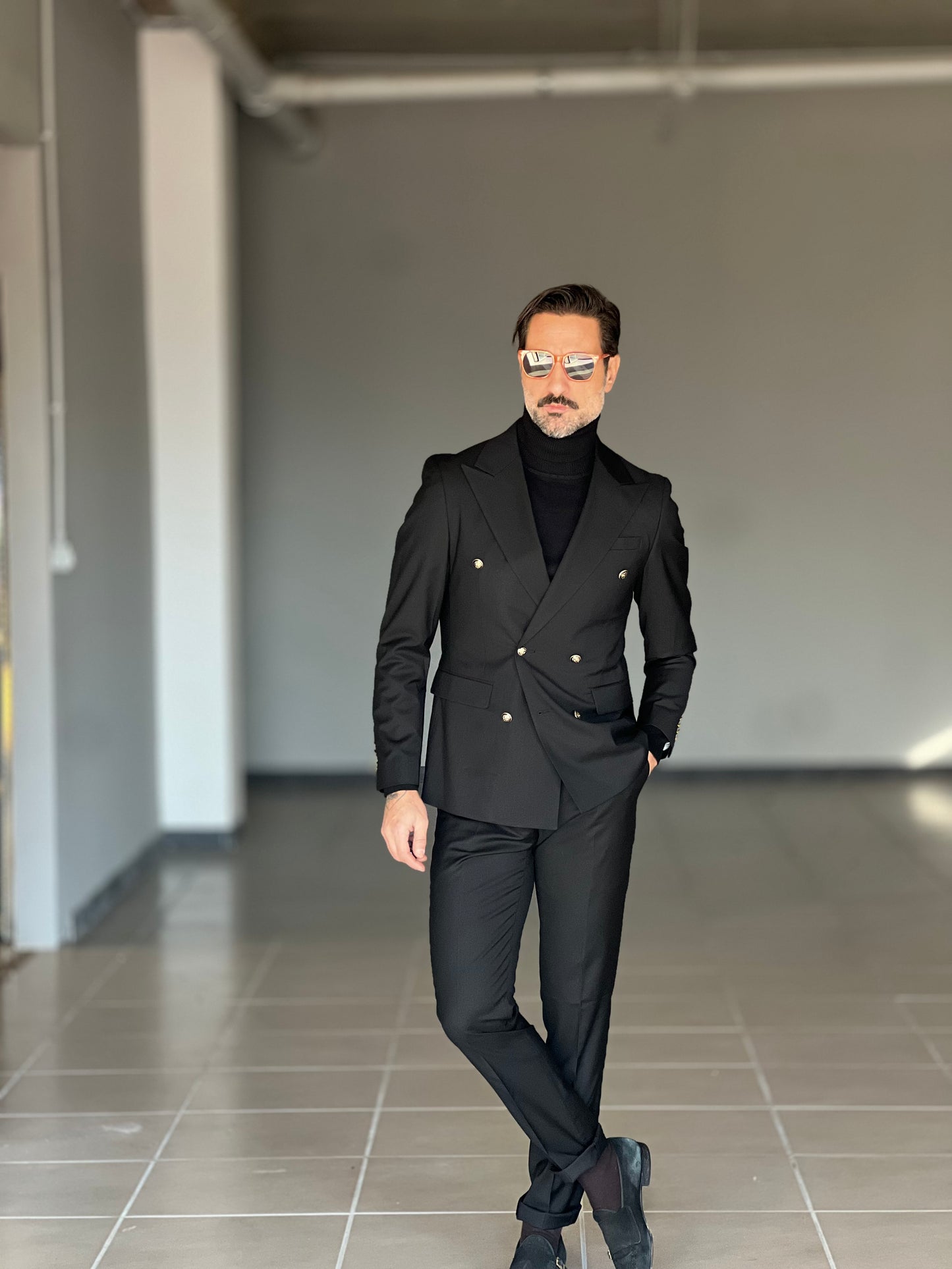 ABITO  NERO DOPPIOPETTO BOTTONE METALLO VISCOSA E MISTI