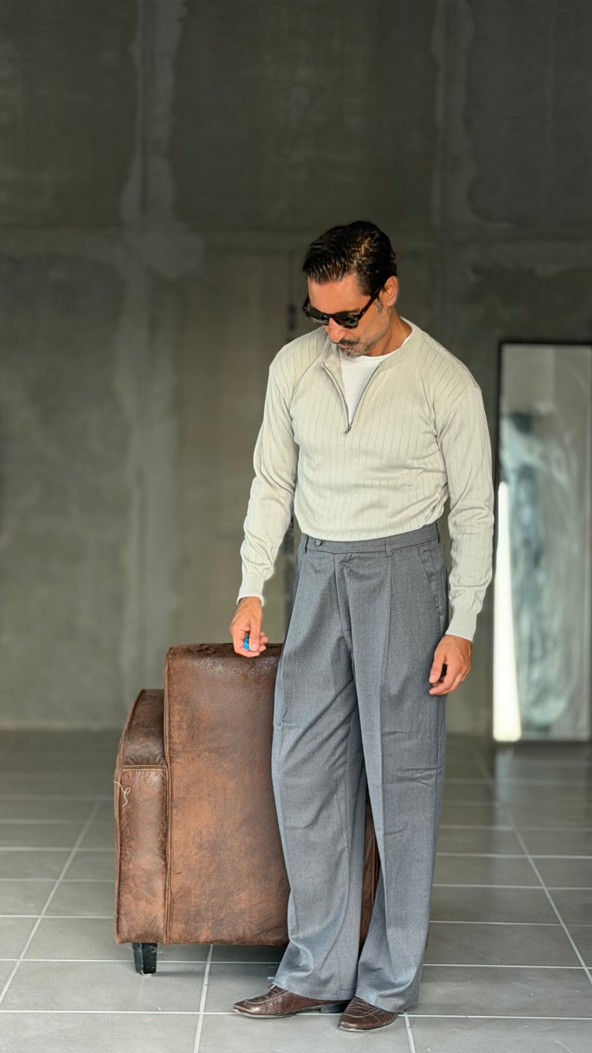PANTALONE  GRIGIO PINCES VISCOSA  FONDO AMPIO  EFFETTO FLANELLA BATTUTA