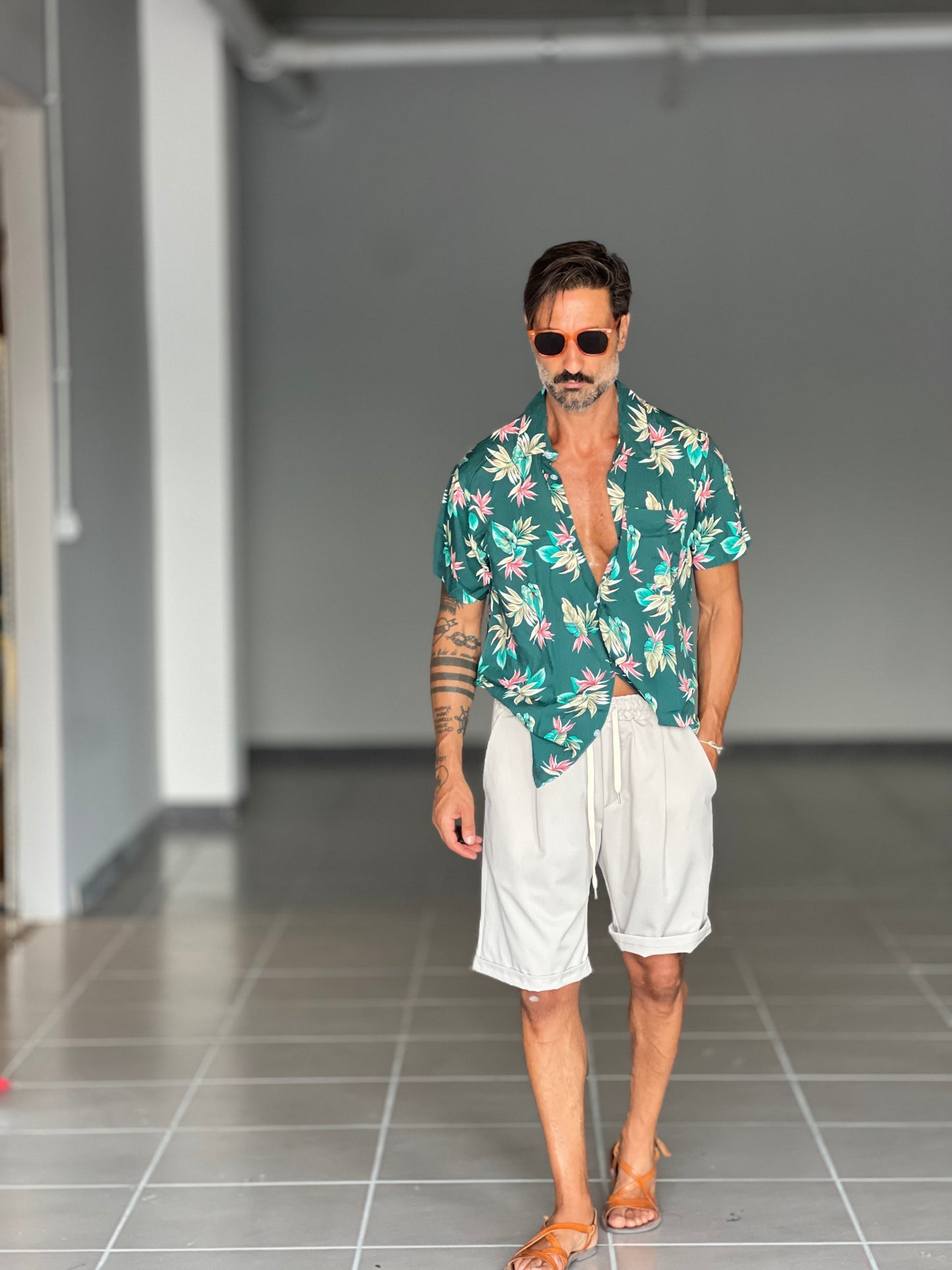 CAMICIA FIORE FONDO VERDE  MEZZA MANICA VISCOSA