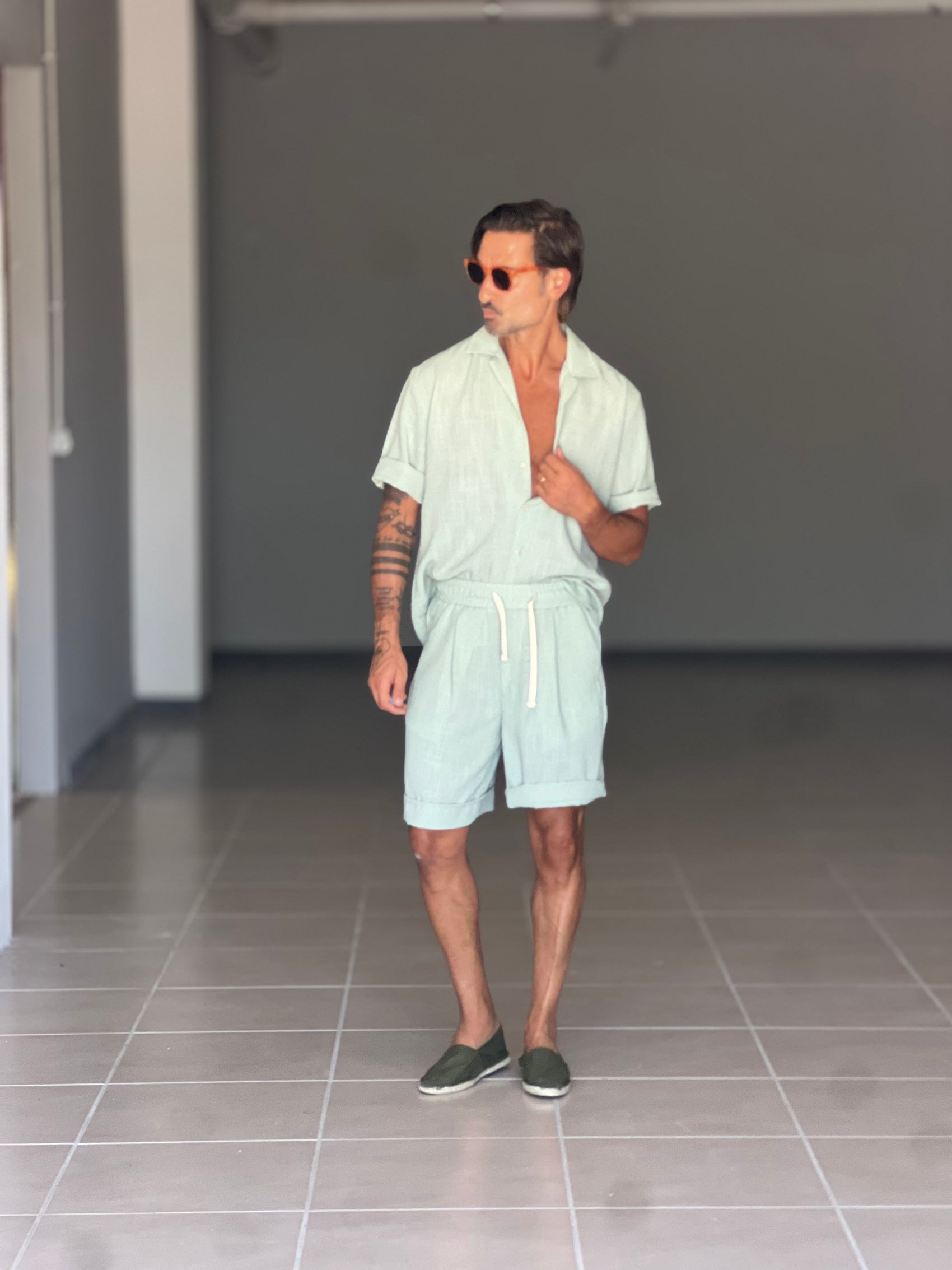 °COORDINATO VERDE MENTA CAMICIA E BERMUDA EFFETTO LINO.