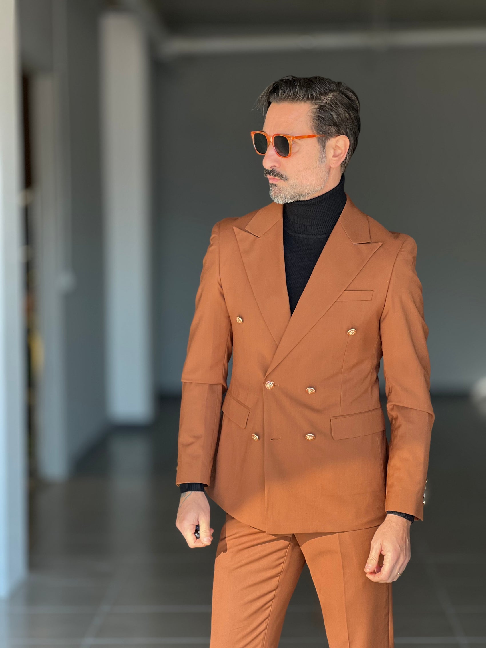 ABITO  TABACCO DOPPIOPETTO BOTTONE METALLO VISCOSA E MISTI