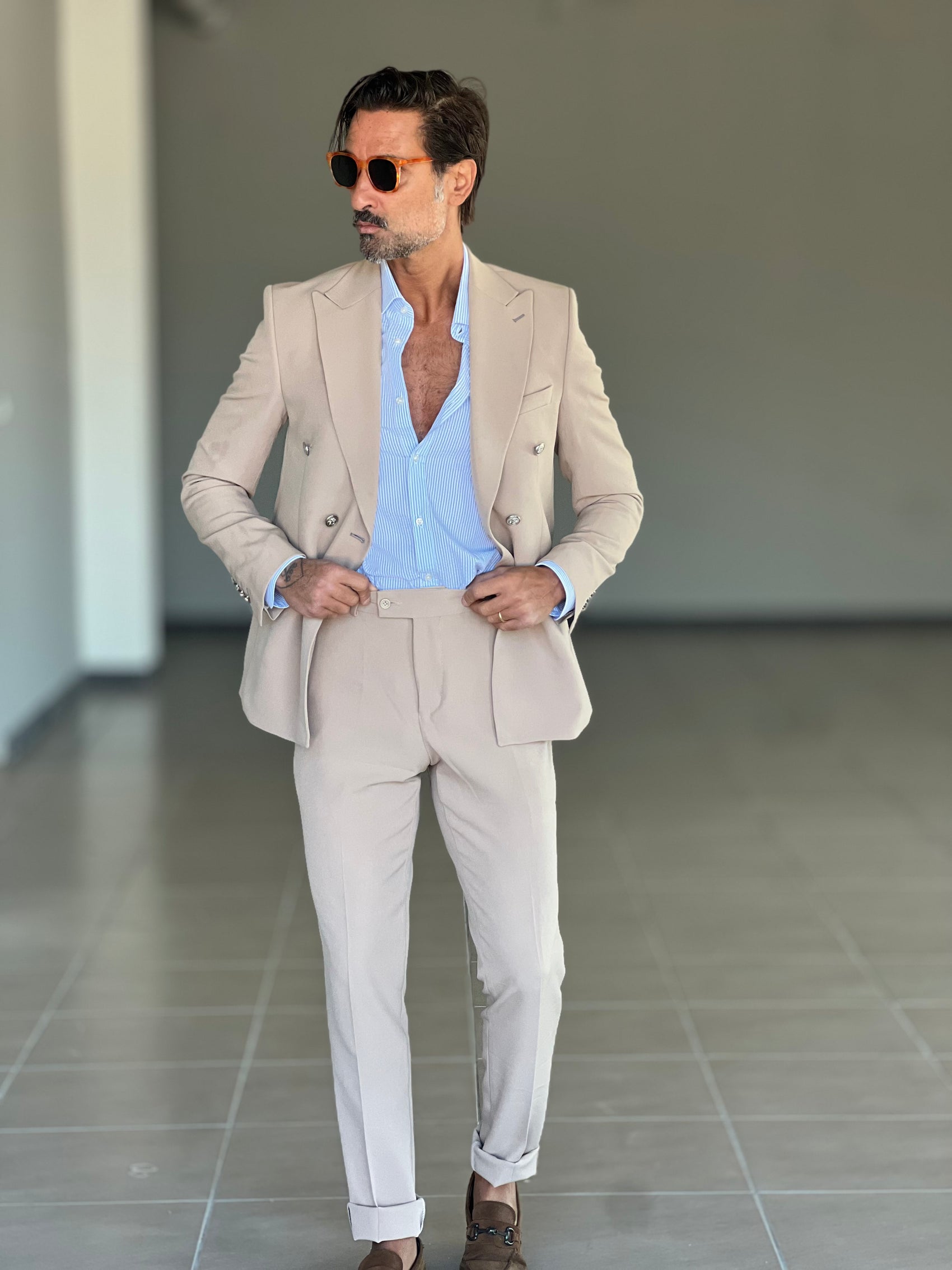 ABITO BEIGE  DOPPIOPETTO BOTTONE METALLO
