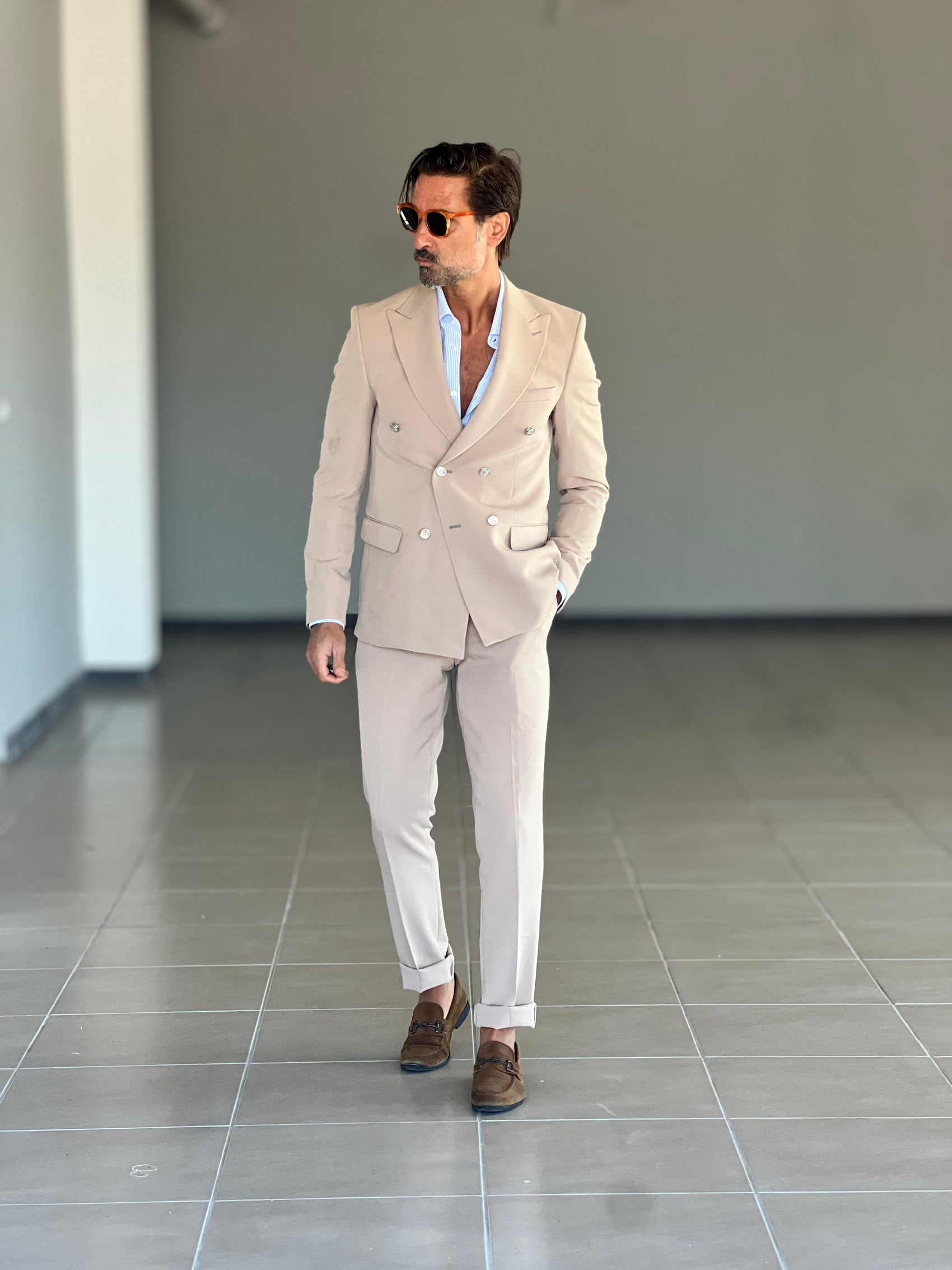 ABITO BEIGE  DOPPIOPETTO BOTTONE METALLO