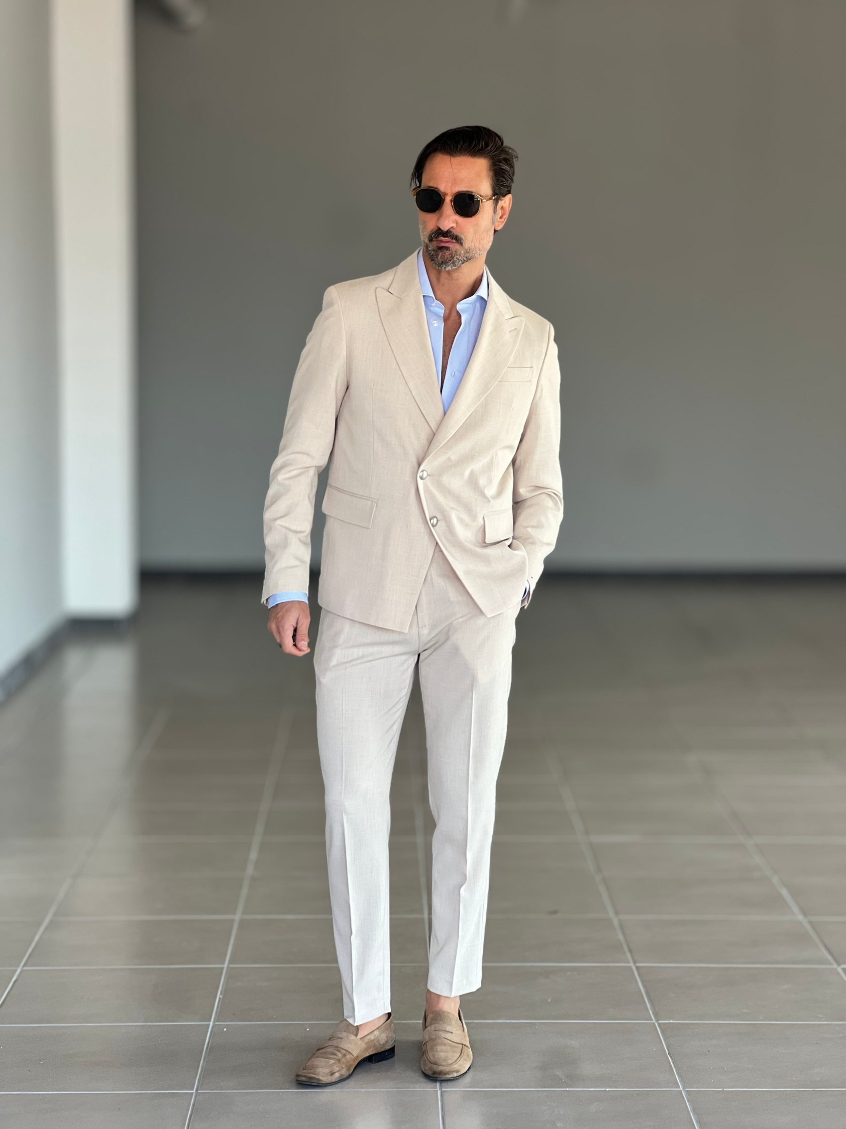 GIACCA SABBIA ALTATENSIONE PETTO A LANCIA MEZZO DOPPIOPETTO ( PUOI ABBINARE IL PANTALONE CON IL CODICE 34 )