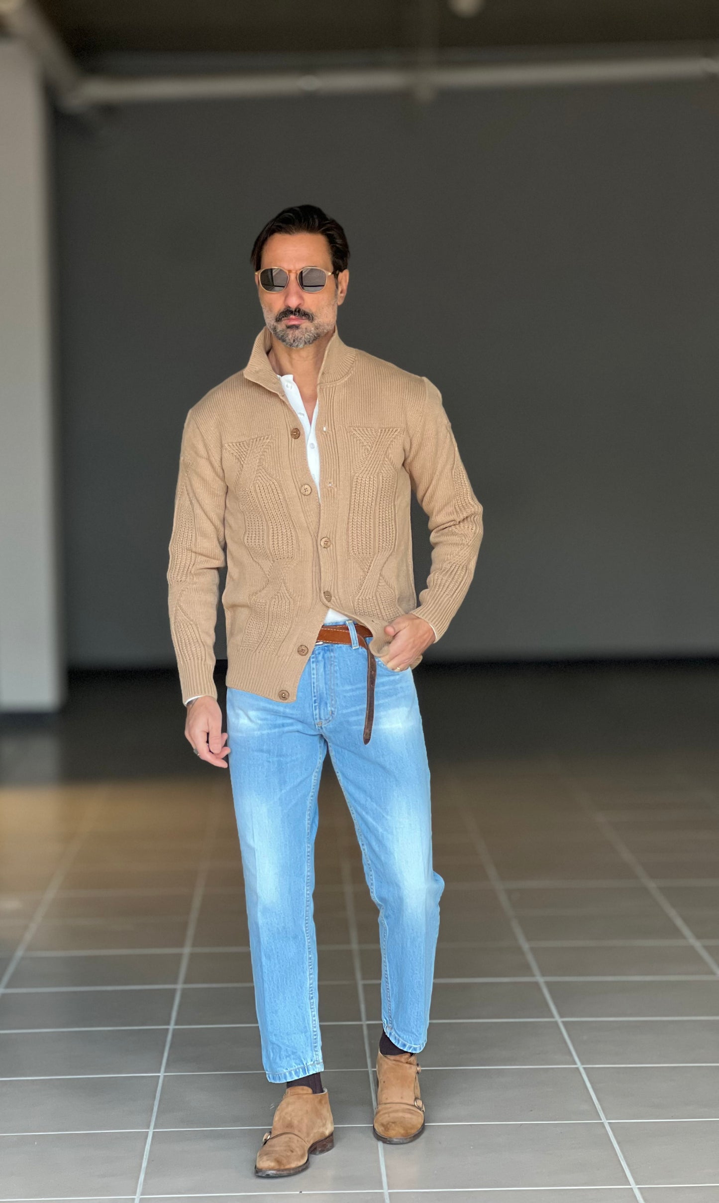 CARDIGAN CAMMELLO  OPERATO COLLO IN PIEDI