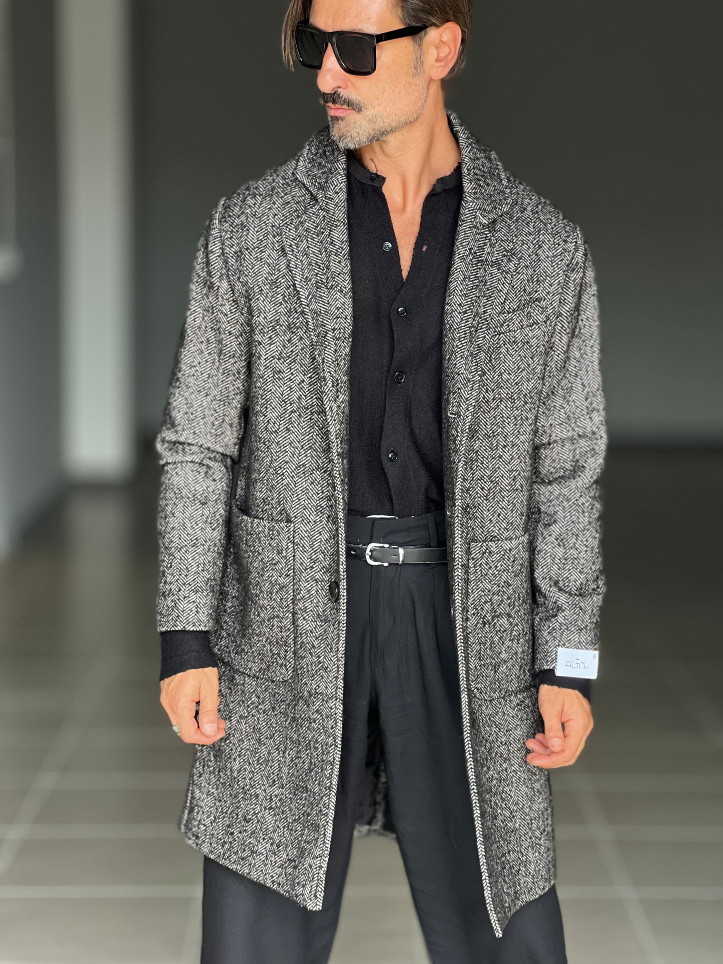 CAPPOTTO MORO SPIGATO TWEED LAVORAZIONE ALPACA TESSUTO LANA E MISTI ALTATENSIONE (Copia)