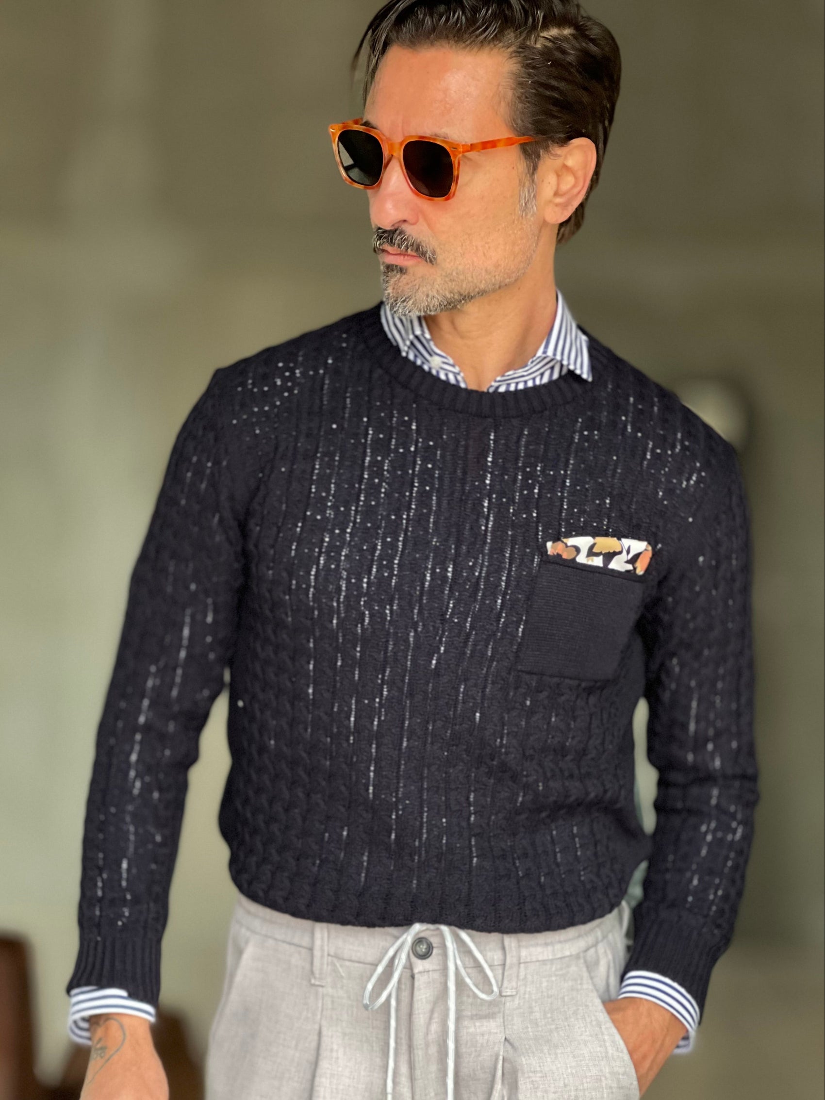 MAGLIA BLU TRECCIA COTONE TASCHINO