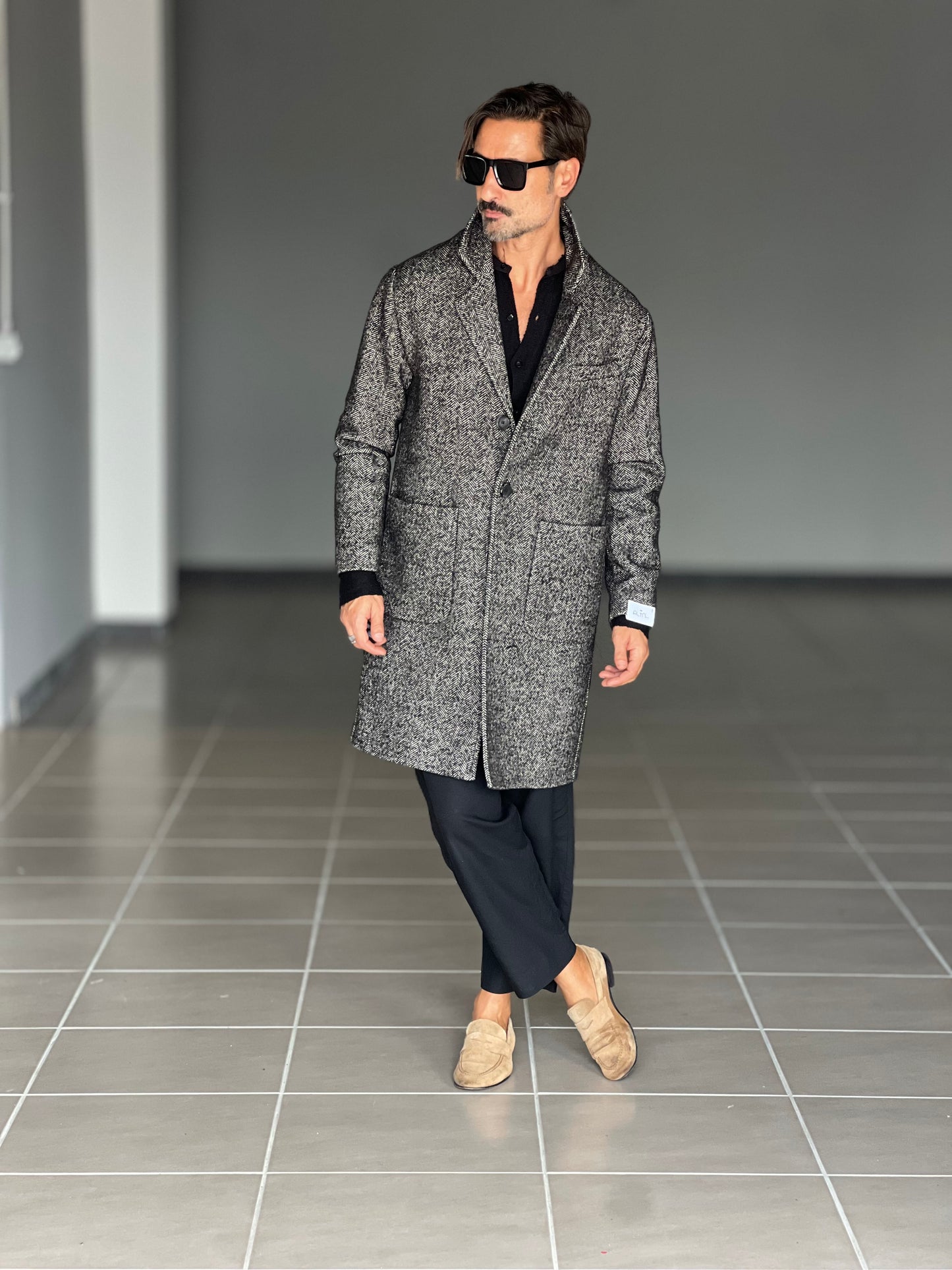 CAPPOTTO MORO SPIGATO TWEED LAVORAZIONE ALPACA TESSUTO LANA E MISTI ALTATENSIONE (Copia)