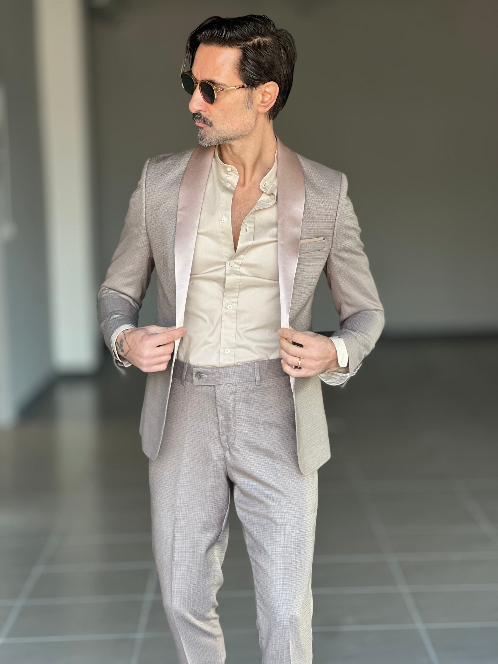 ABITO  SMOKING BEIGE  REVER CHIARO TESSUTO OPERATO 104