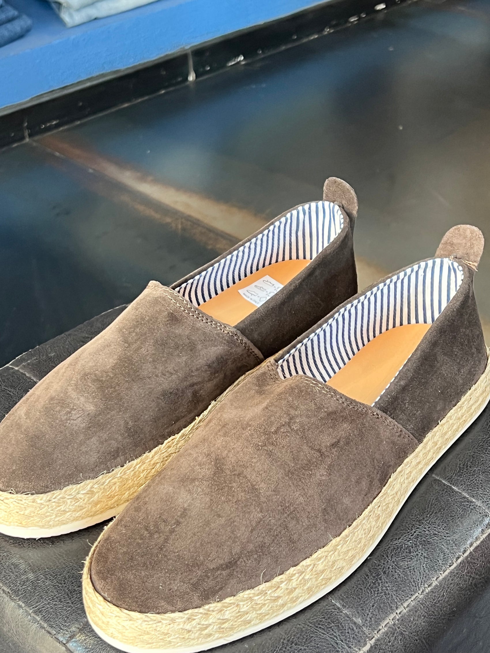 MOCASSINO CAMOSCIO MORO FONDO PAGLIA E GOMMA