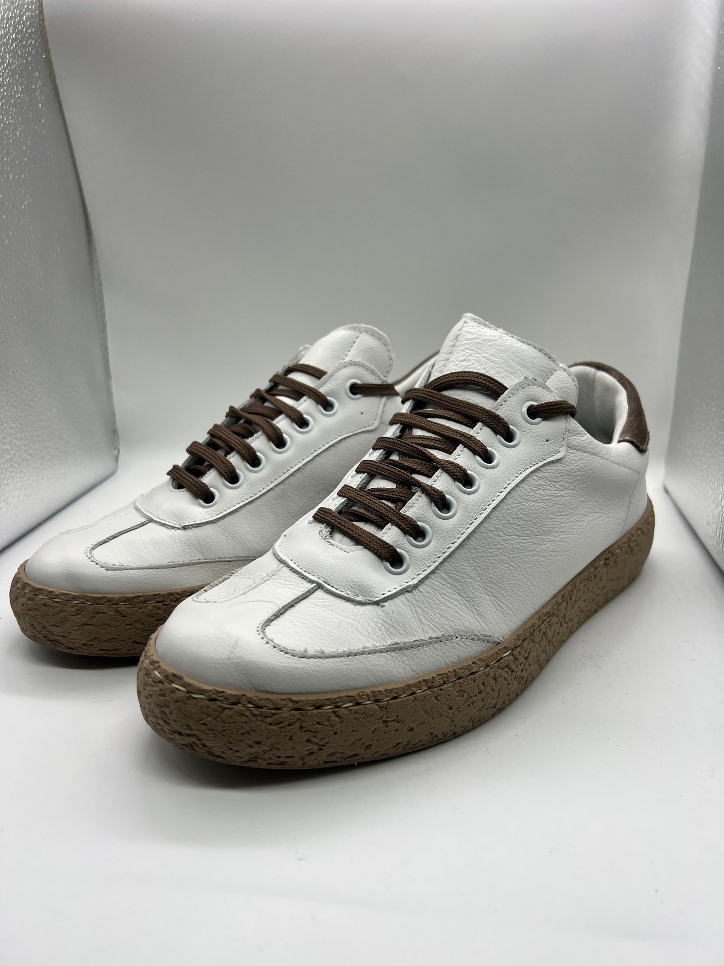 SNEAKER BIANCA BOTTOLATA FONDO STUCCO