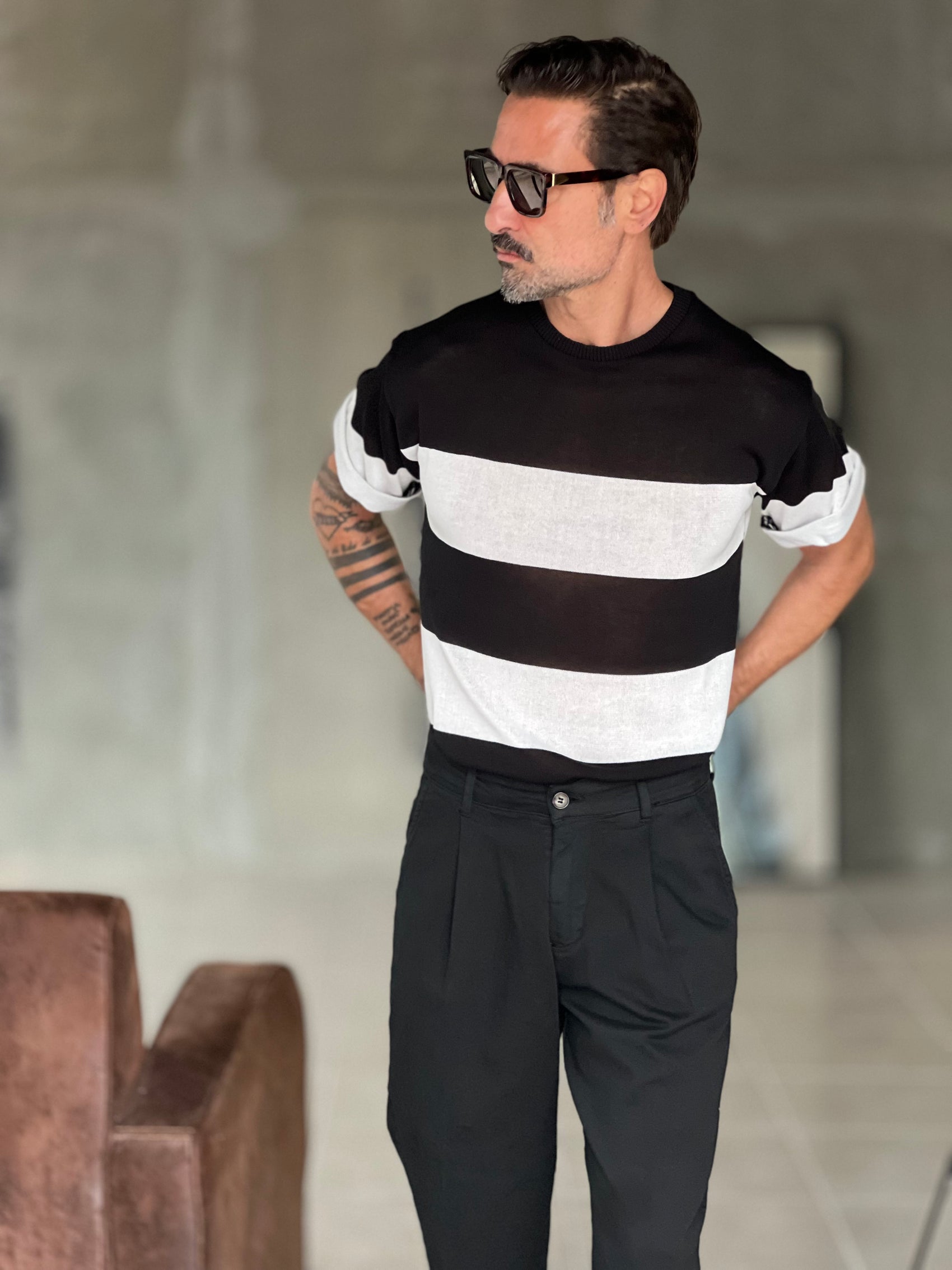 MAGLIA BIANCA RIGA GRANDE NERA IN FILO CROP