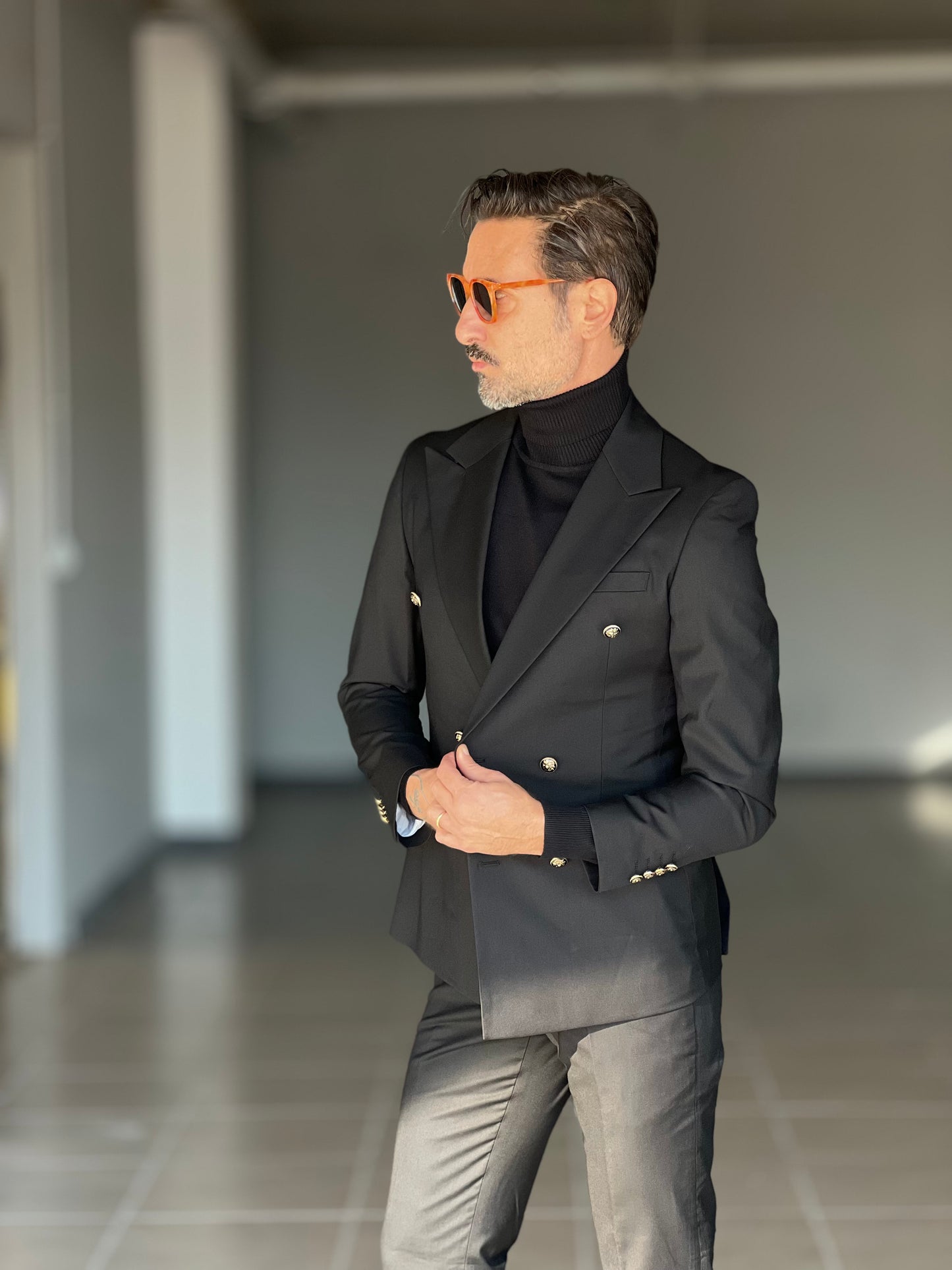 ABITO  NERO DOPPIOPETTO BOTTONE METALLO VISCOSA E MISTI