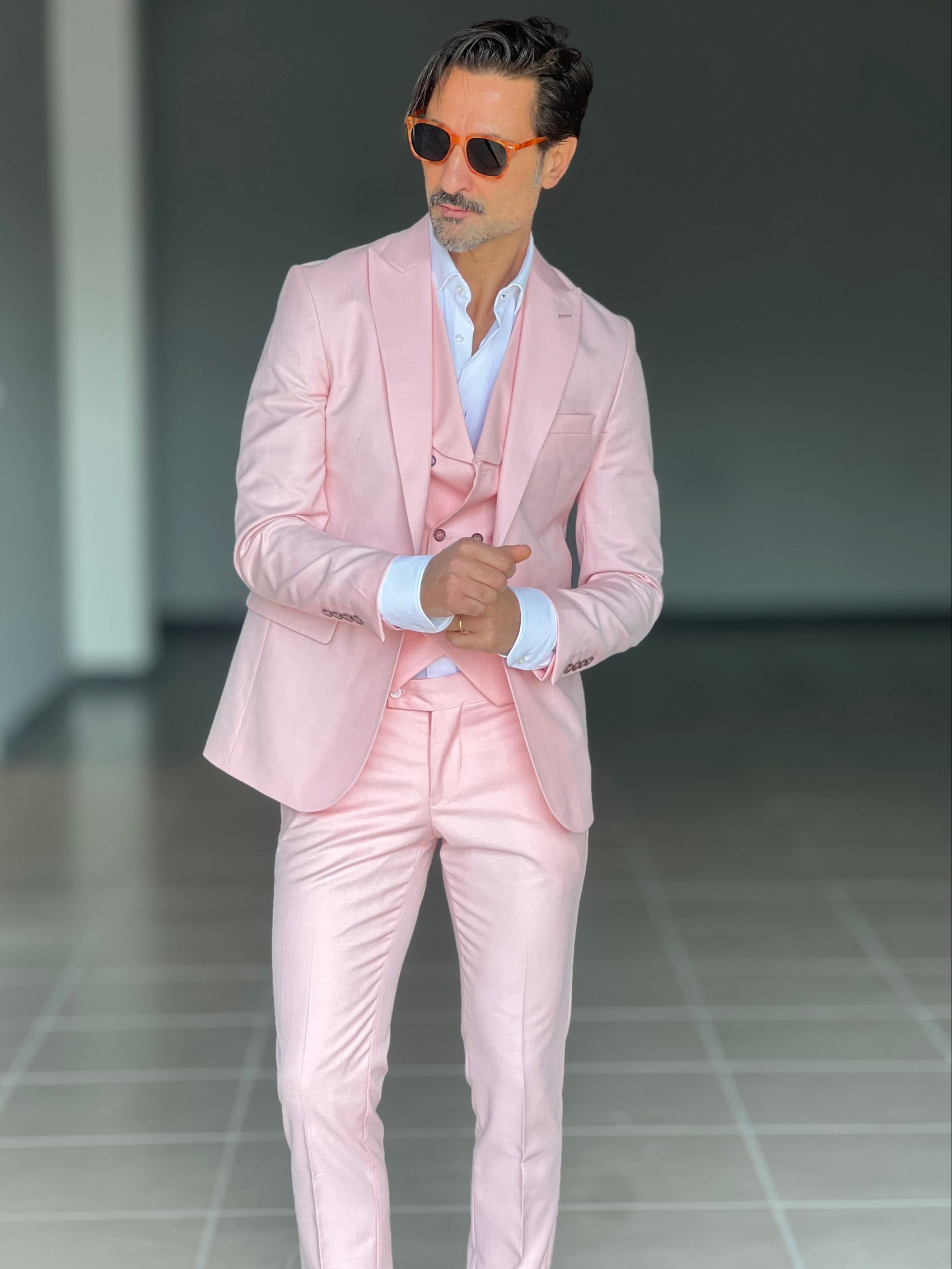 ABITO ROSA   MONOPETTO  3 PEZZI GILET