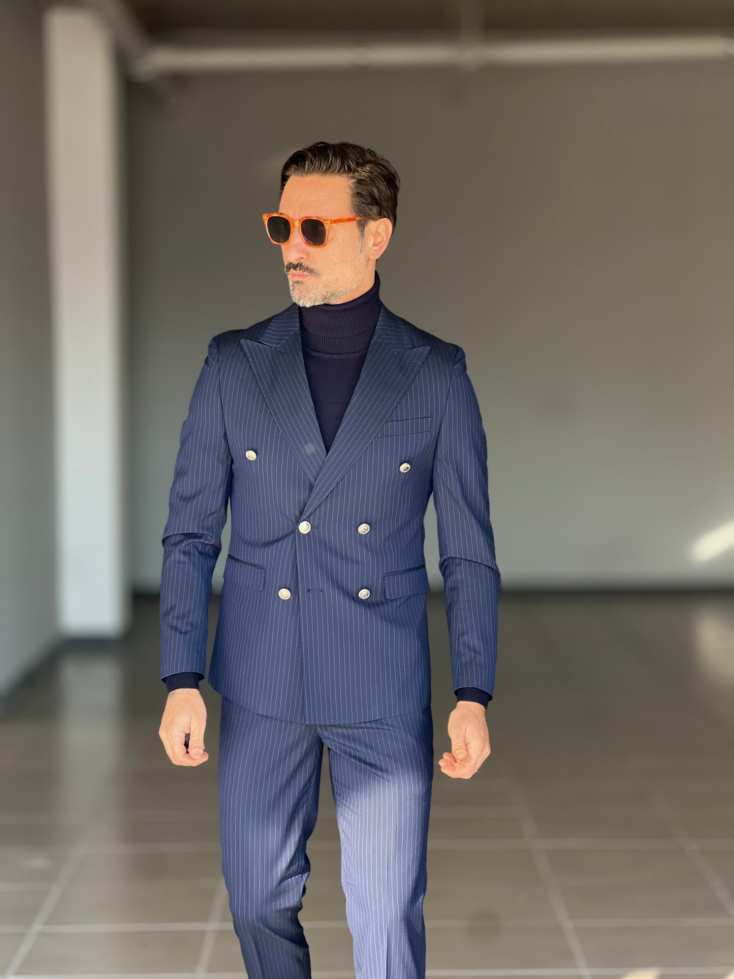 ABITO  BLU  GESSATO  DOPPIOPETTO BOTTONE METALLO VISCOSA E MISTI