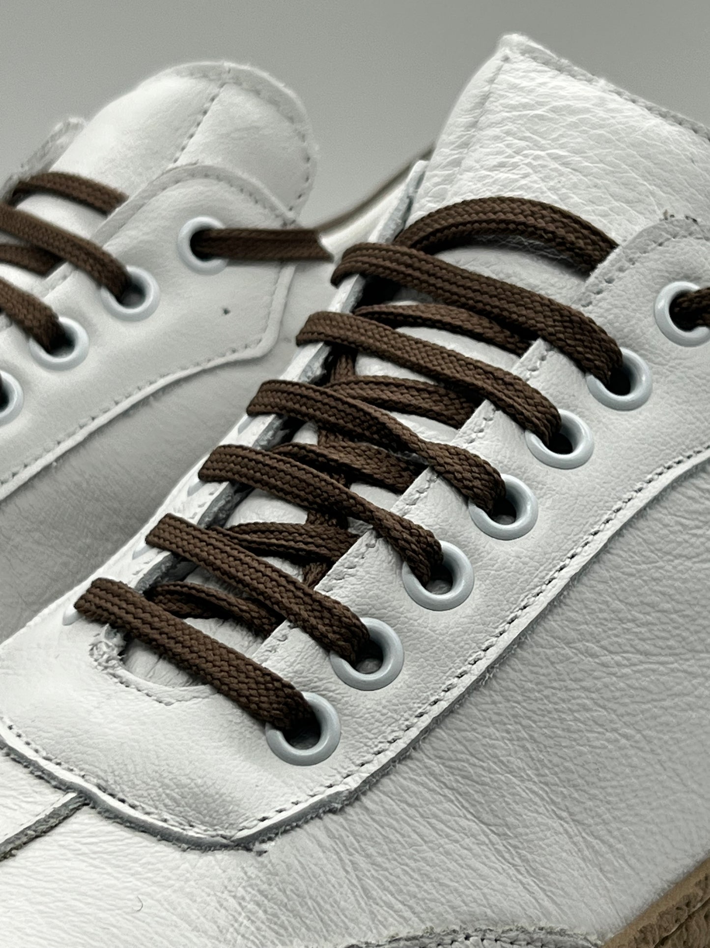 SNEAKER BIANCA BOTTOLATA FONDO STUCCO