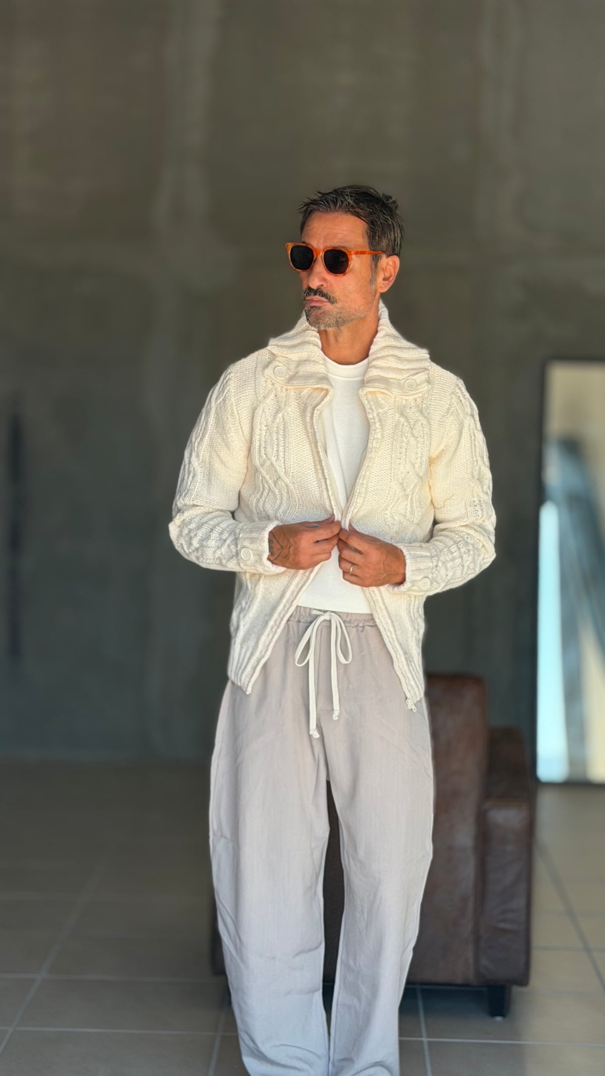 WHITE VISCOSE TROUSERS WITH REGULAR BOTTOM