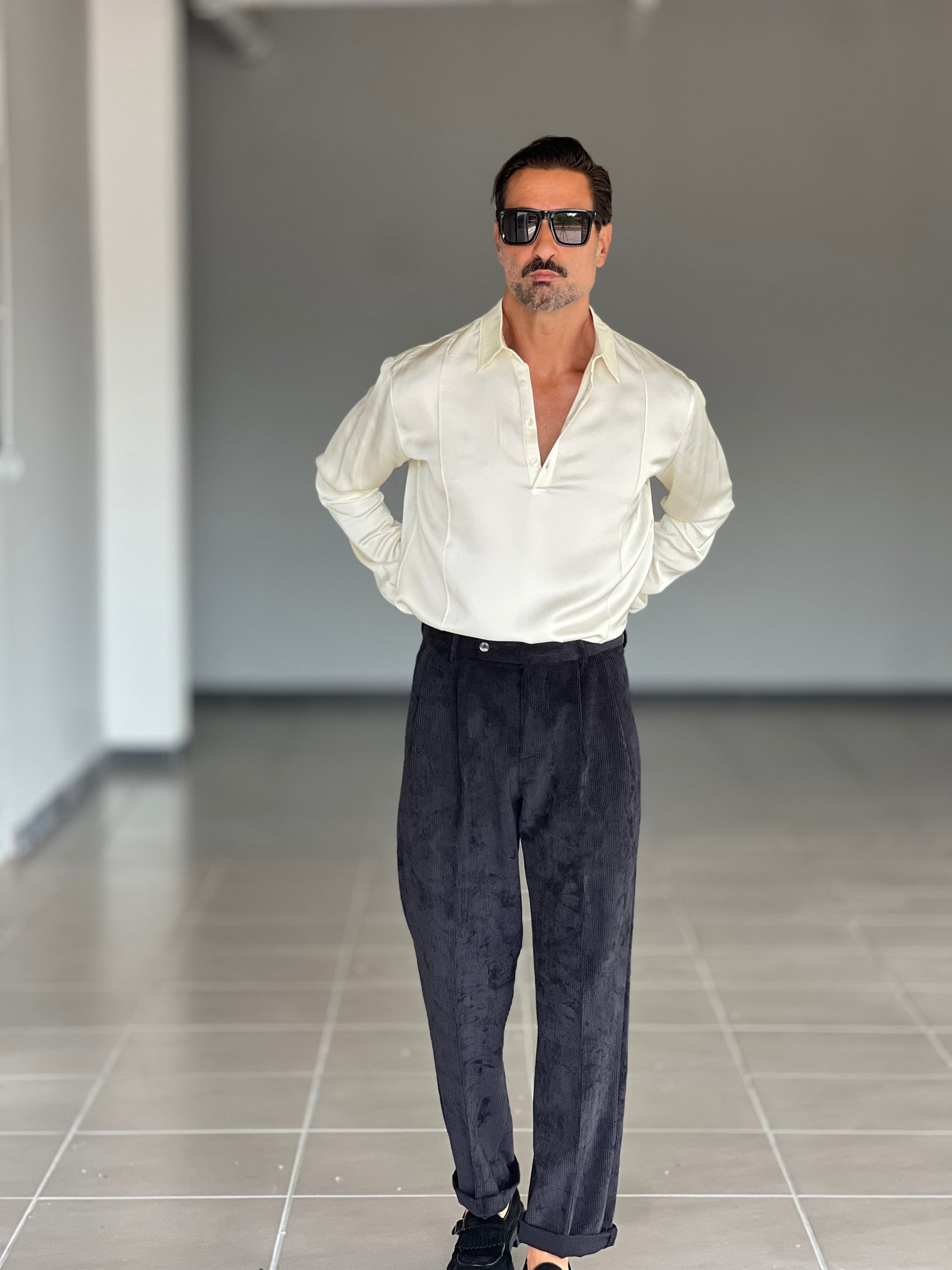 PANTALONE VELLUTO NERO PINCES VITA ALTA XAGON