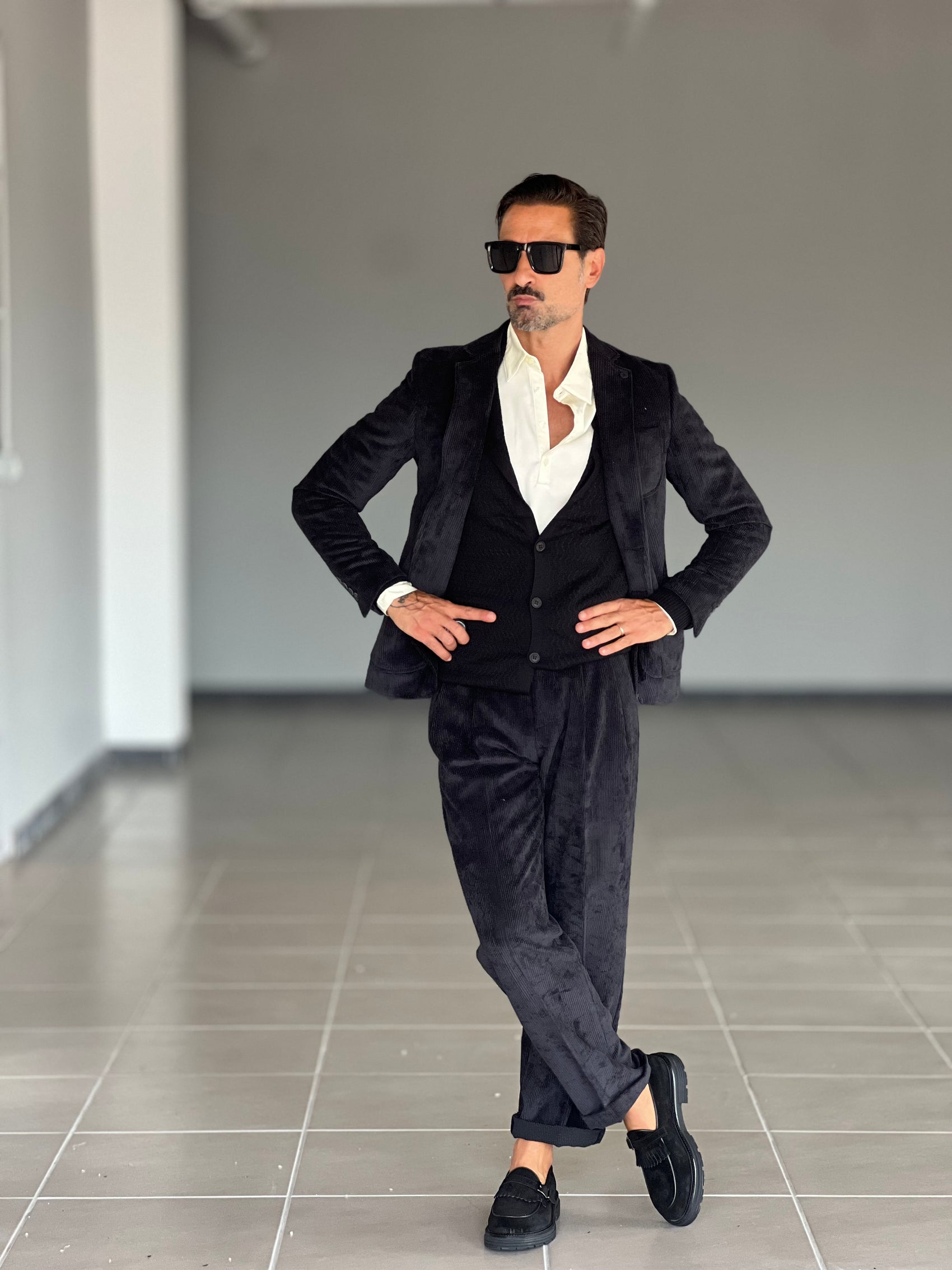 PANTALONE VELLUTO NERO PINCES VITA ALTA XAGON