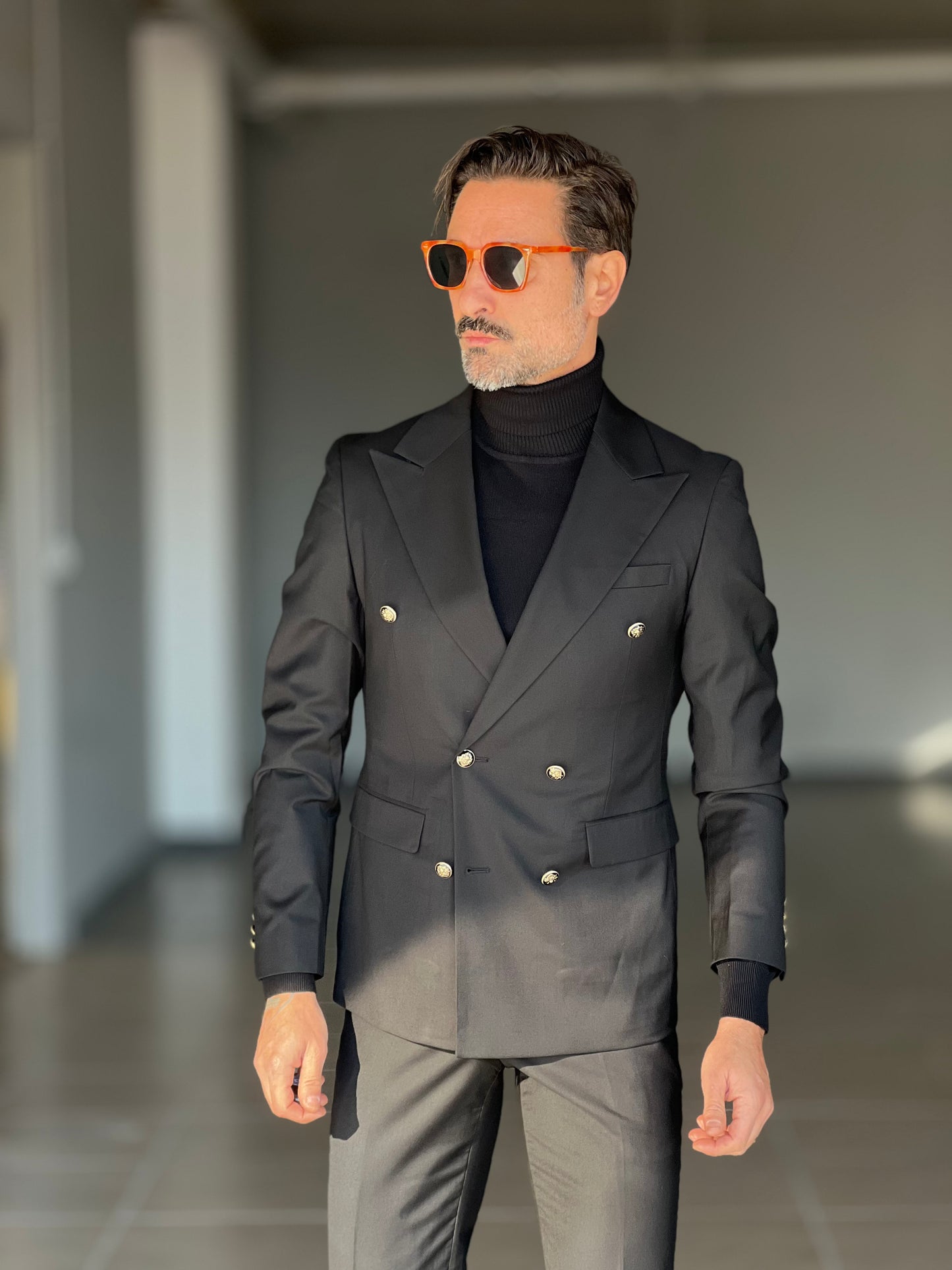 ABITO  NERO DOPPIOPETTO BOTTONE METALLO VISCOSA E MISTI