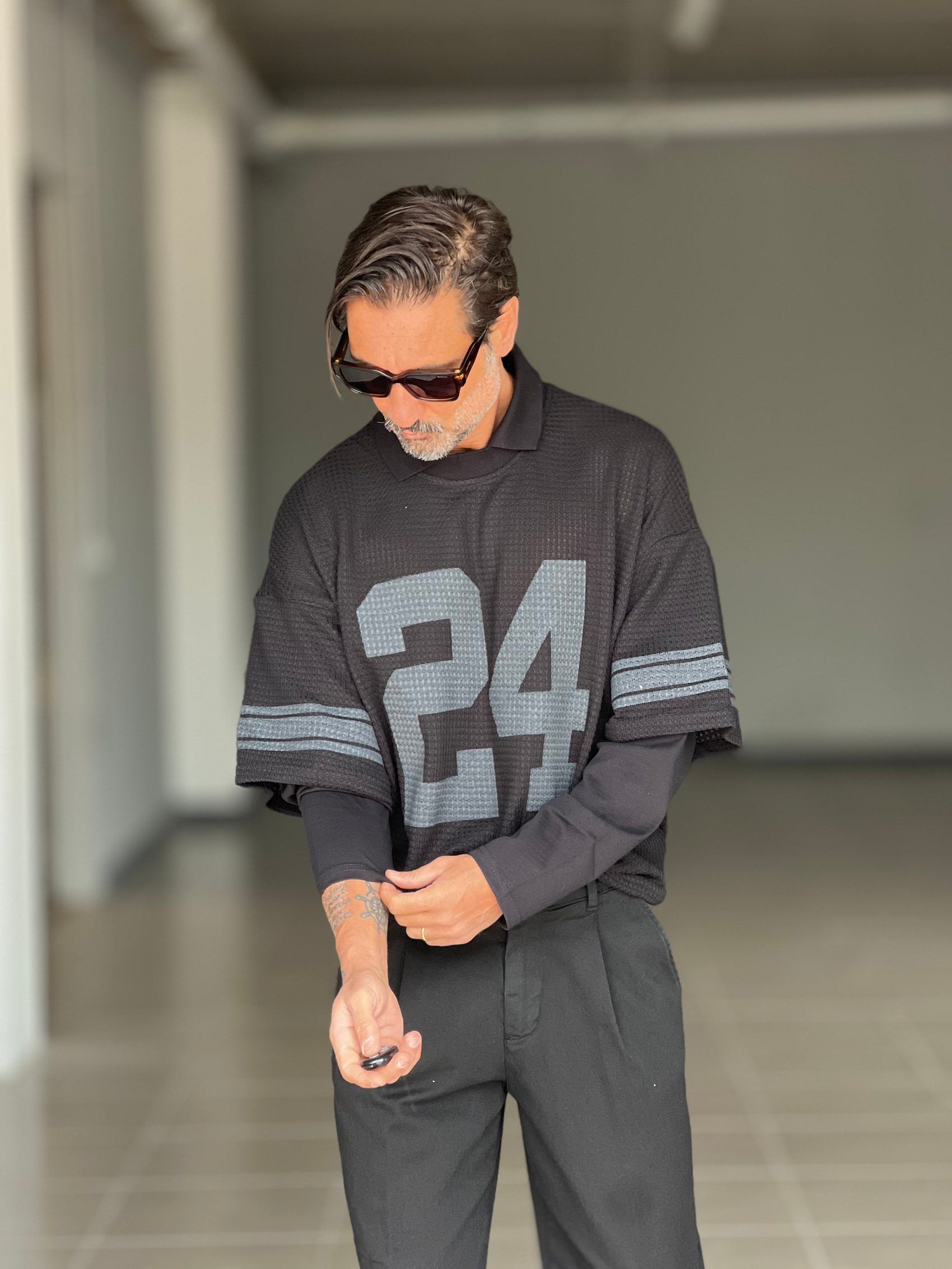 MAGLIA  NERA CROP DOPPIATA MOD FOOTBALL OVER SIZE