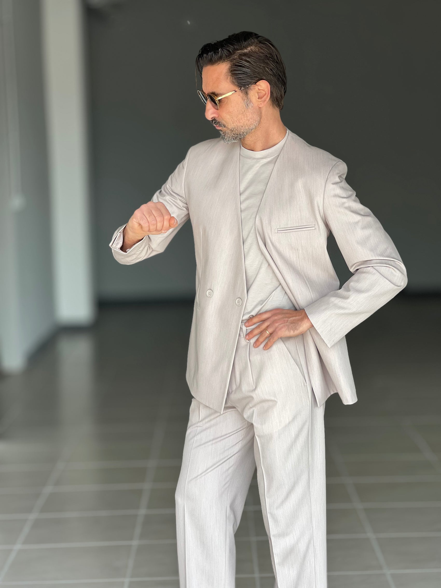 ABITO SABBIA   DOPPIOPETTO UN  BOTTONE NASCOSTO COLLO SCIALLATO