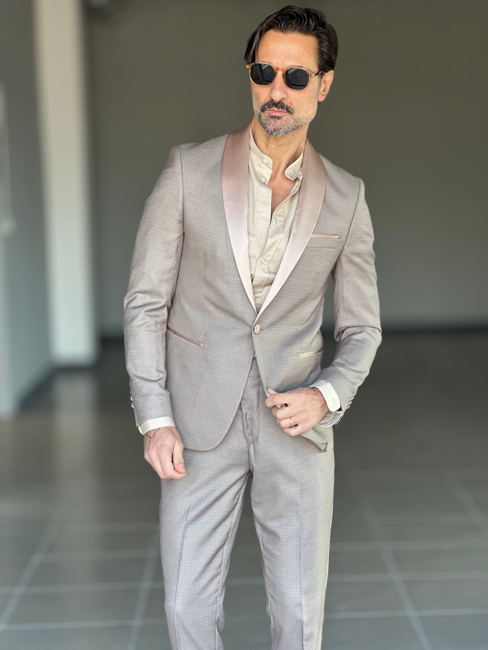 ABITO  SMOKING BEIGE  REVER CHIARO TESSUTO OPERATO 104