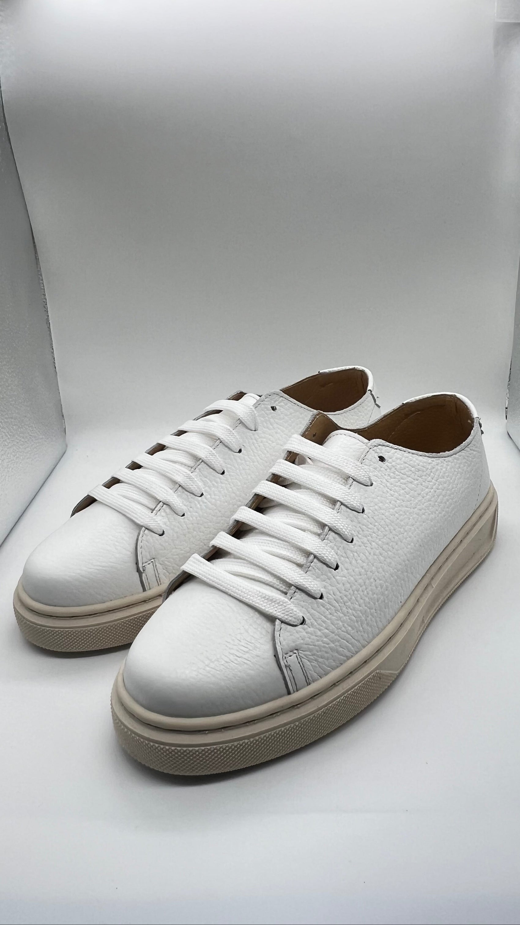 SNEAKER BIANCA  BOTTOLATA TAGLIO VIVO