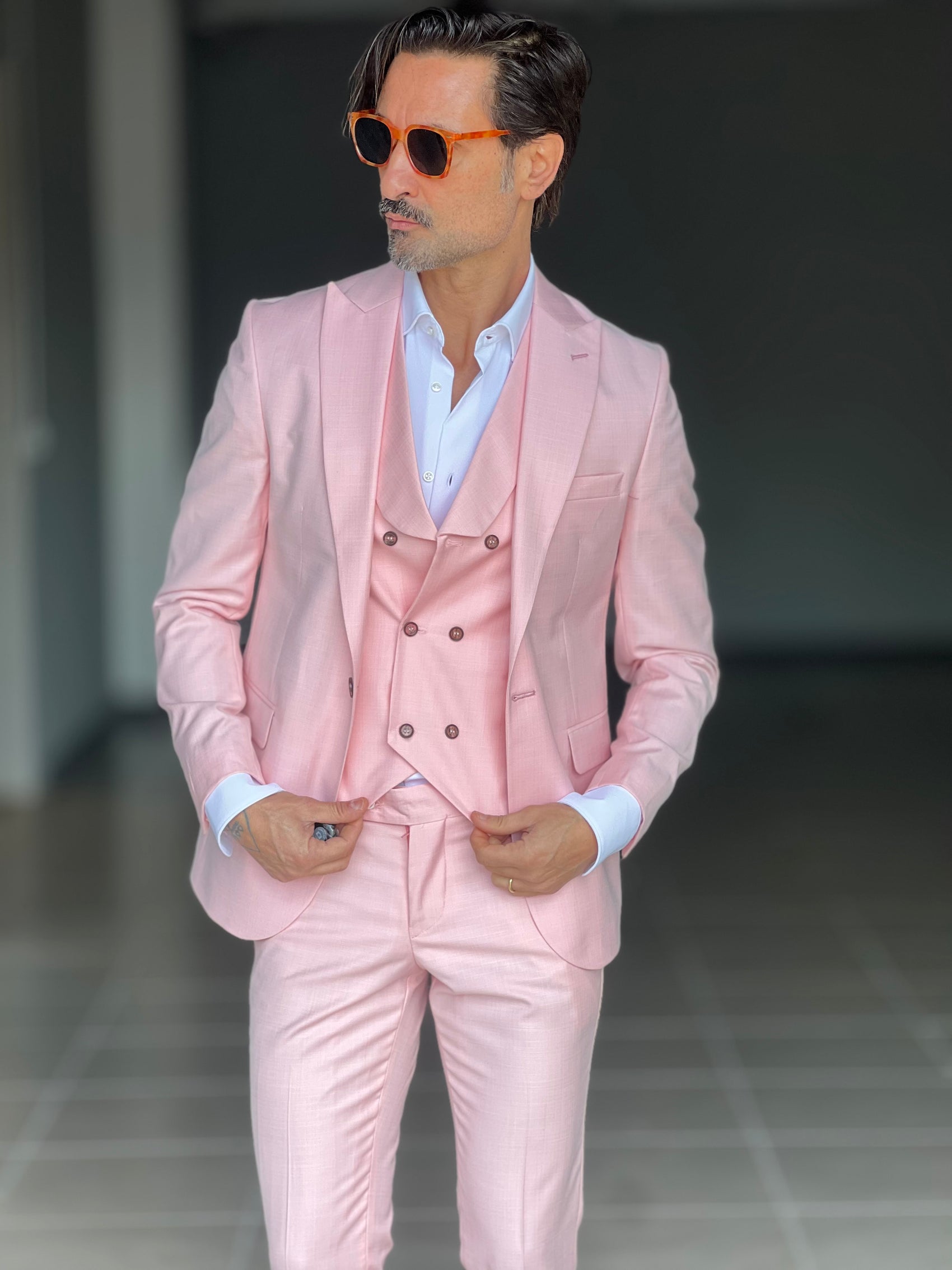 ABITO ROSA   MONOPETTO  3 PEZZI GILET 0044