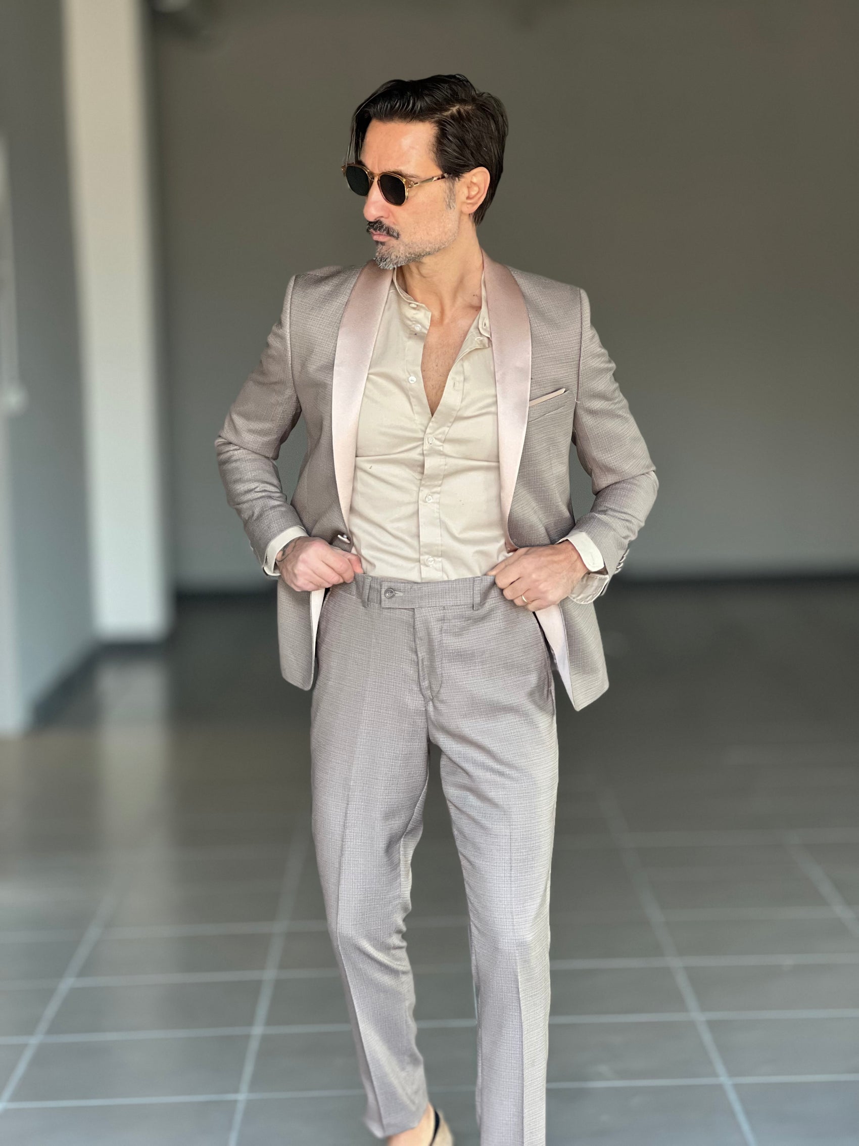 ABITO  SMOKING BEIGE  REVER CHIARO TESSUTO OPERATO 104