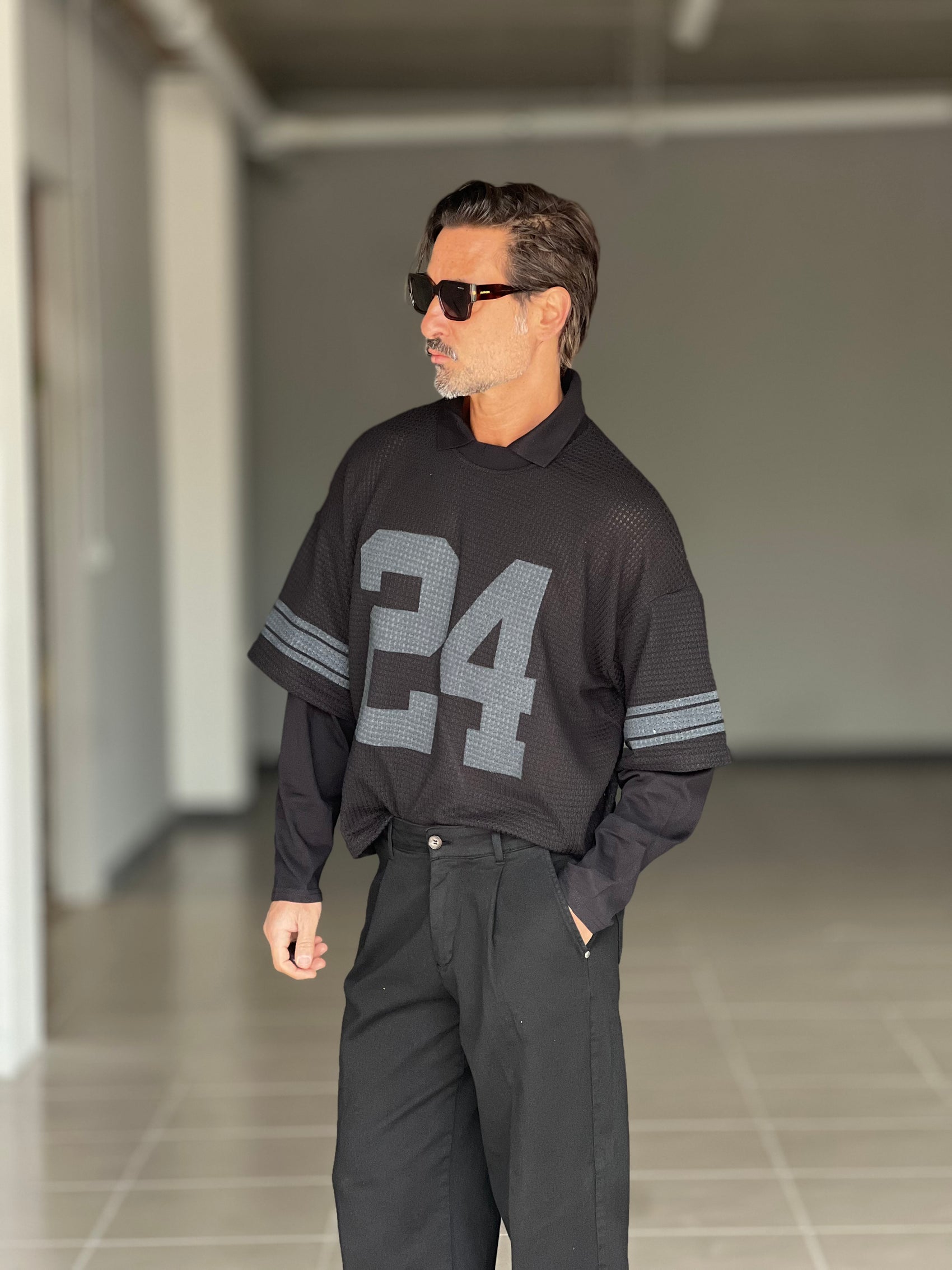 MAGLIA  NERA CROP DOPPIATA MOD FOOTBALL OVER SIZE