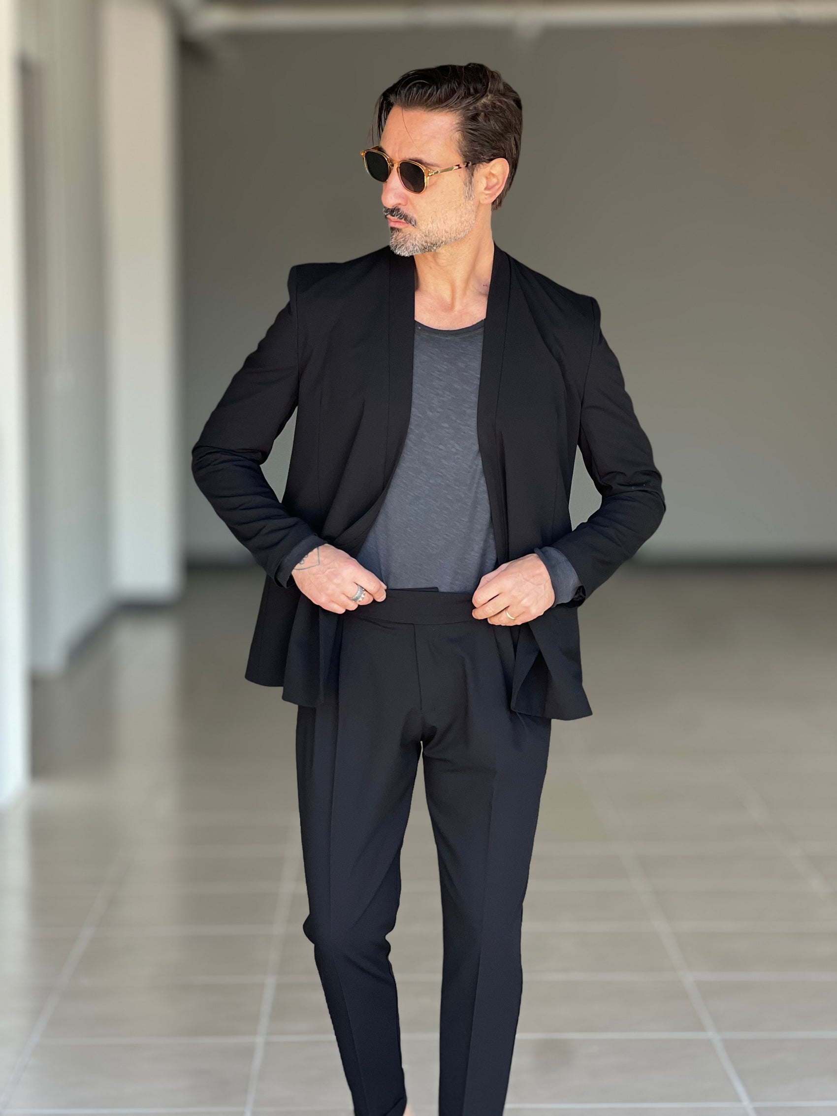 GIACCA  NERA  COLLO SCIALLATO DOPPIOPETTO ( PUOI ABBINARE IL PANTALONE CON IL CODICE 32 )