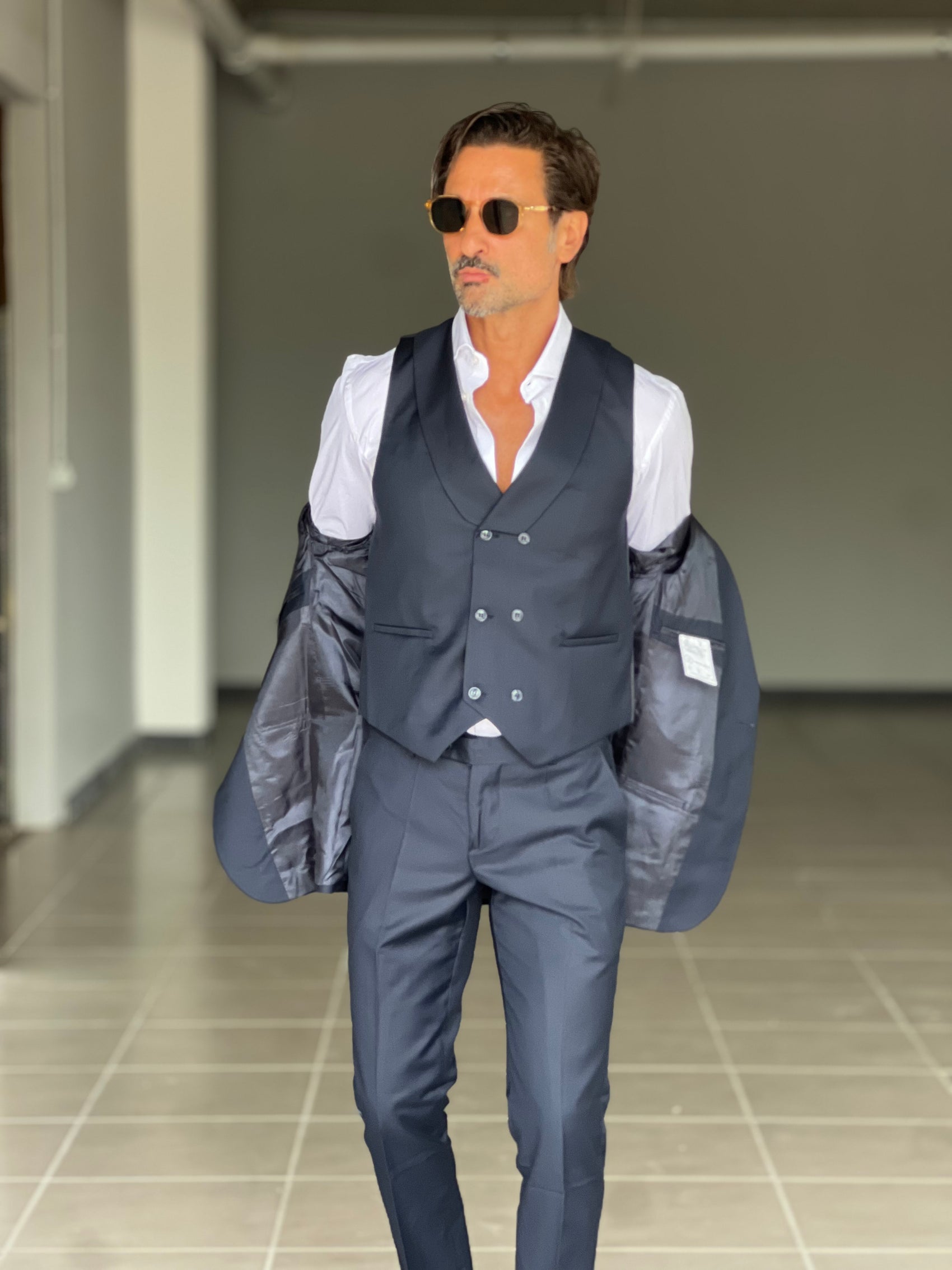 ABITO BLU  MONOPETTO  3 PEZZI GILET