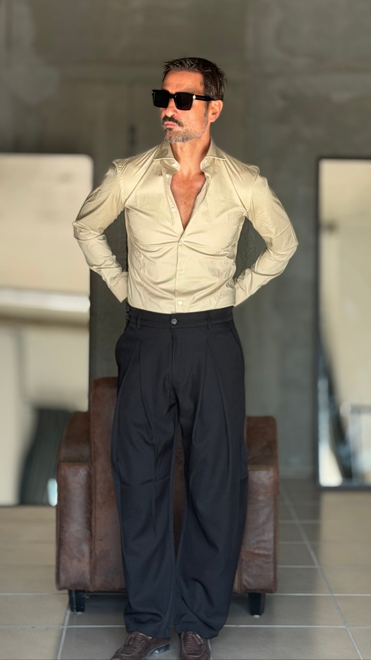 PANTALONE  NERO  PINCES VISCOSA  MEZZA MOLLA FONDO BALOON   EFFETTO FLANELLA BATTUTA