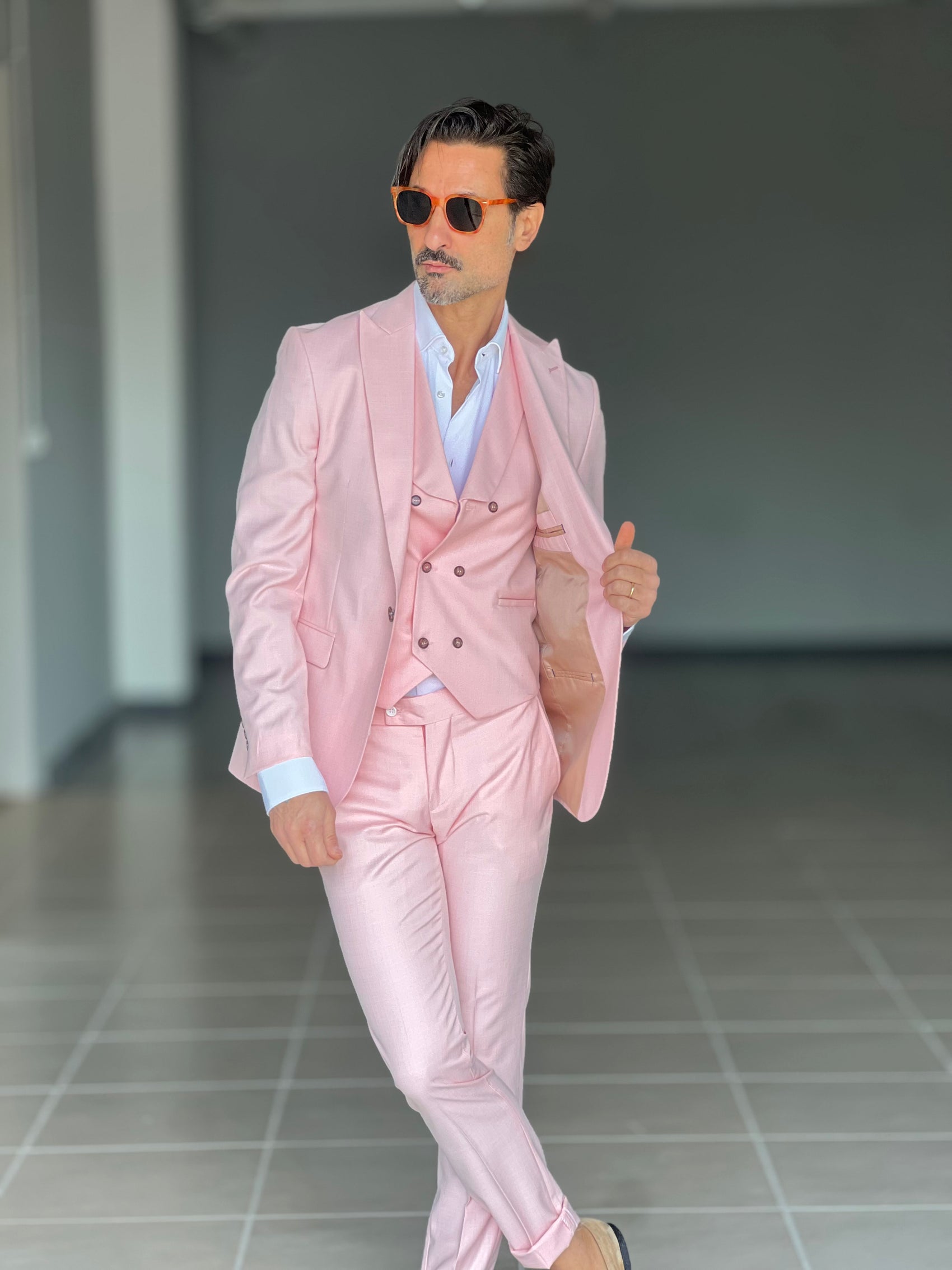 ABITO ROSA   MONOPETTO  3 PEZZI GILET 0044