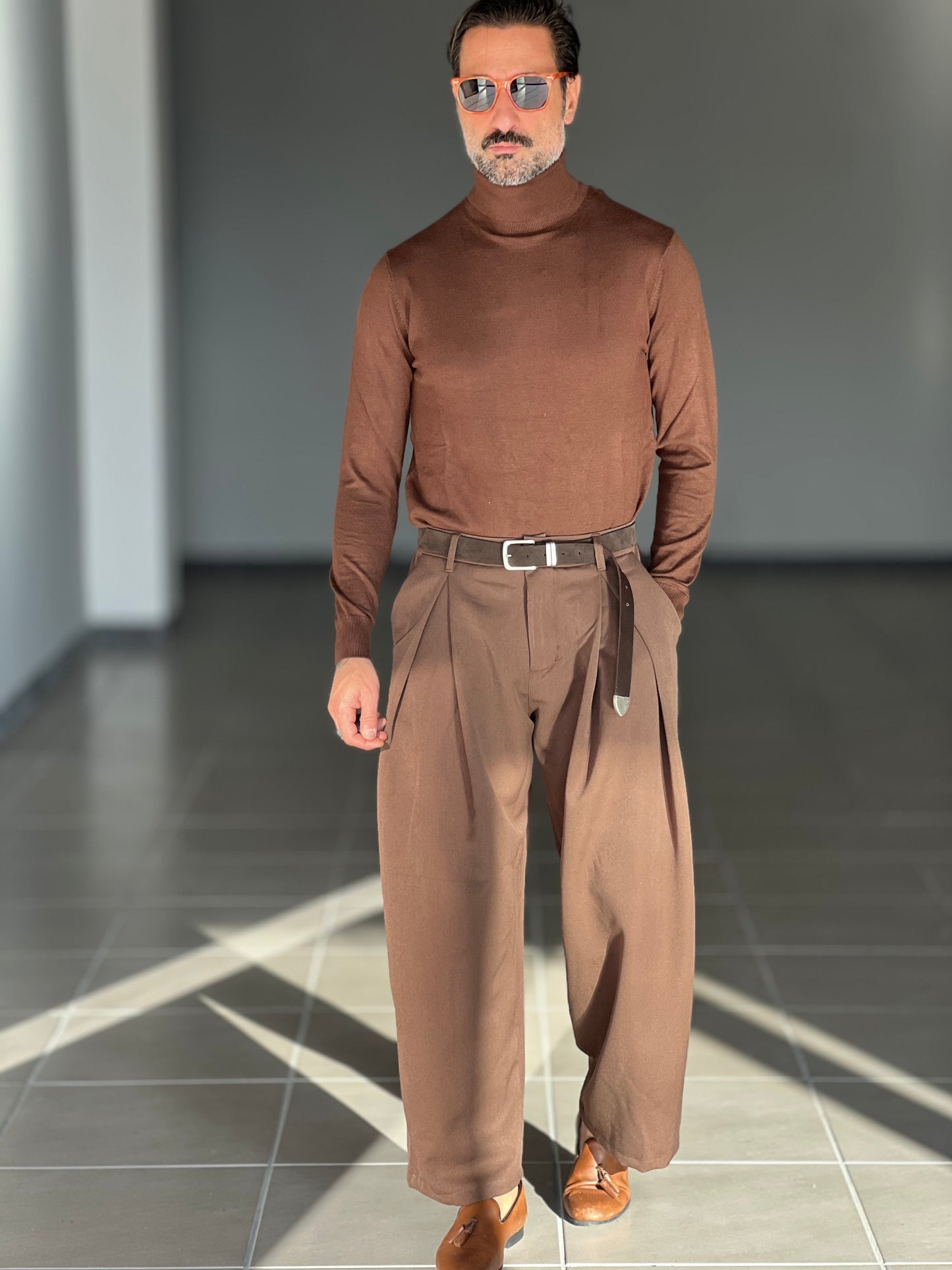 MULTICOLORED RED AND GRAY SHAVED HIGH NECK