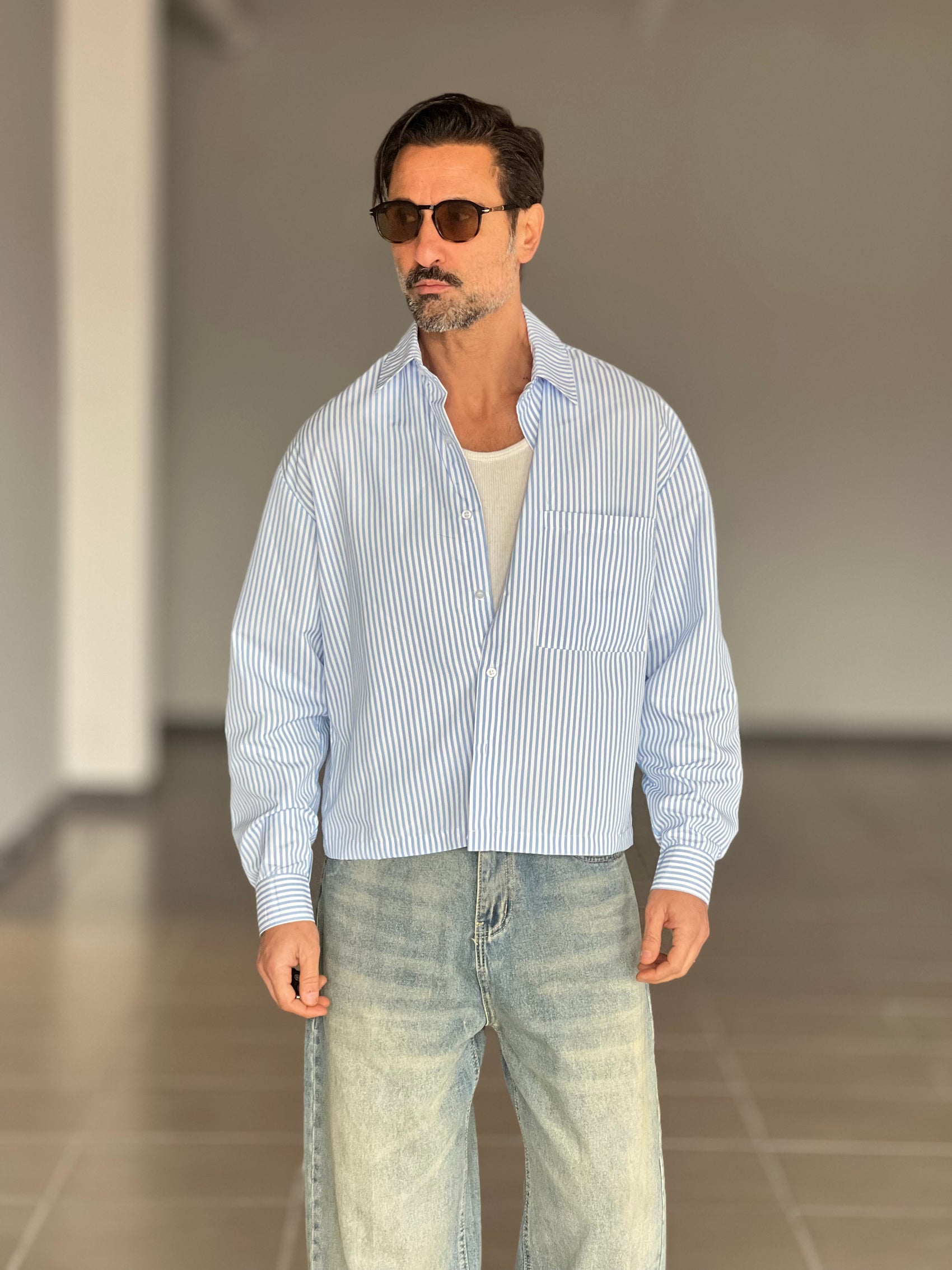 CAMICIA  BACCHETTA BIANCA E CELESTE  CROP ELASTICIZZATA