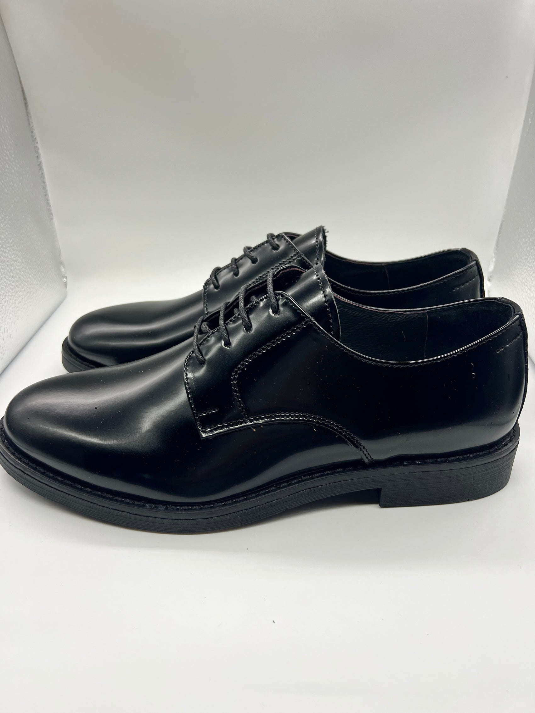 STRINGATA NERA SEMILUCIDA FONDO GOMMA