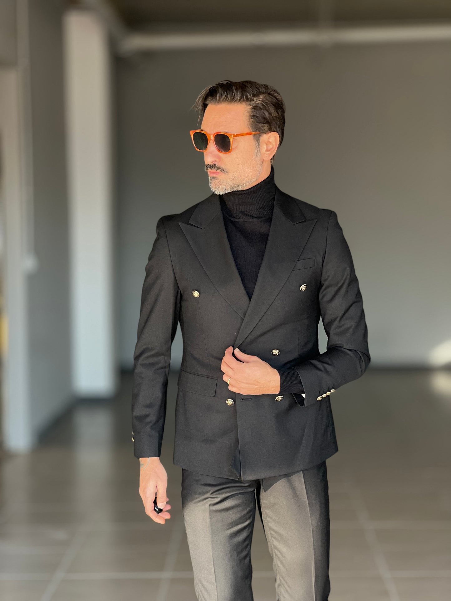 ABITO  NERO DOPPIOPETTO BOTTONE METALLO VISCOSA E MISTI