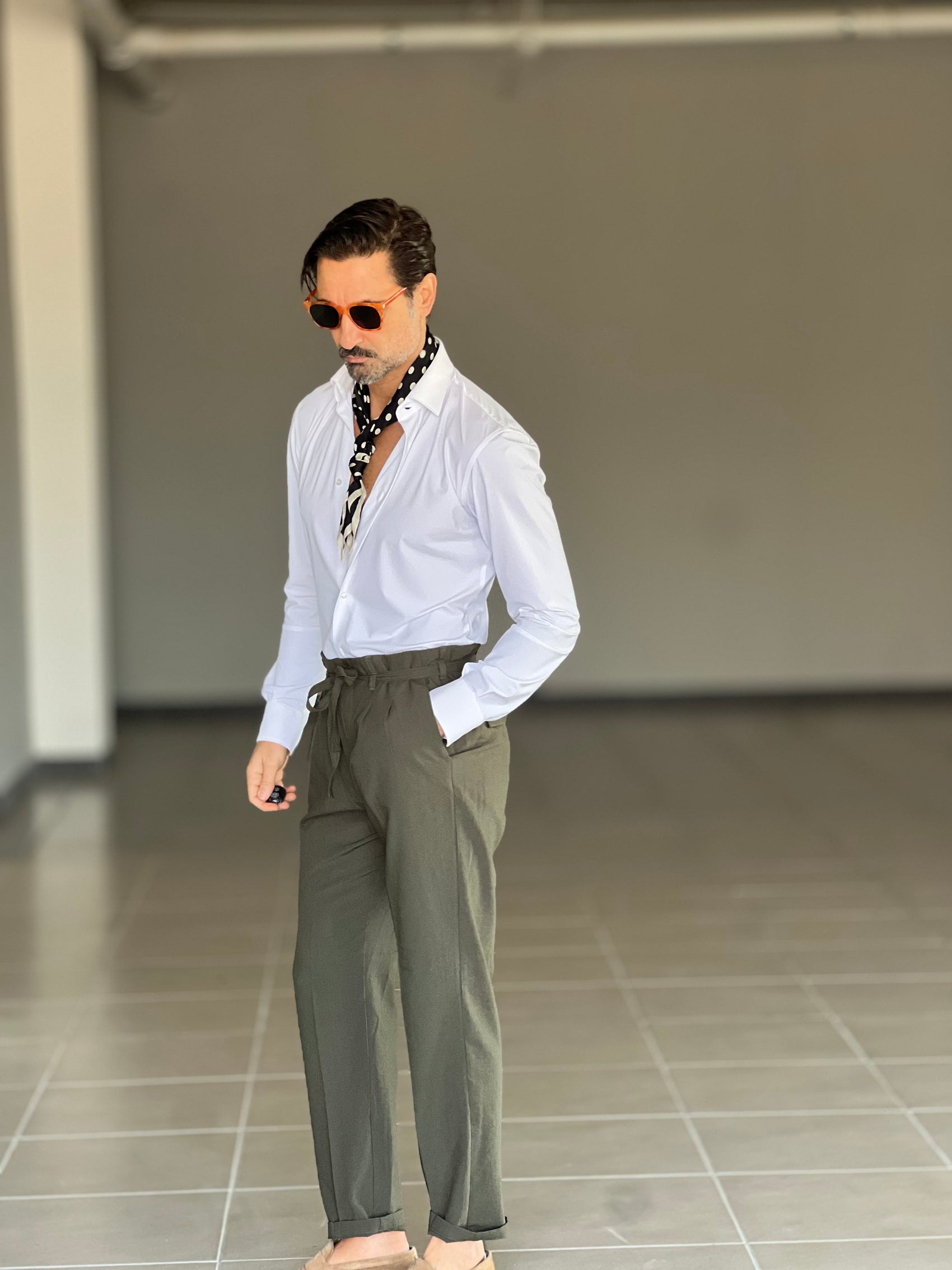 WHITE VISCOSE TROUSERS WITH REGULAR BOTTOM