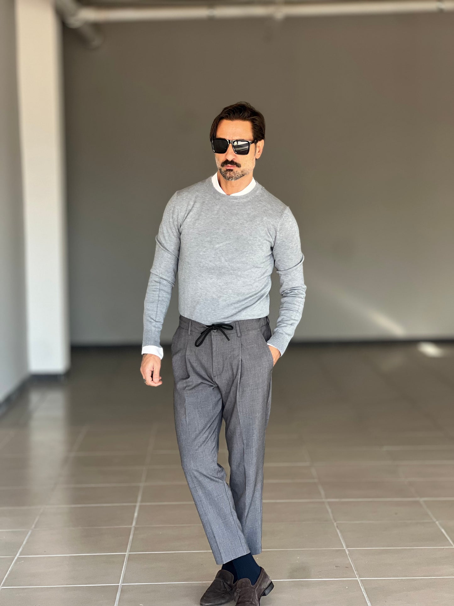 BLACK CHAIN ​​VISCOSE TROUSERS