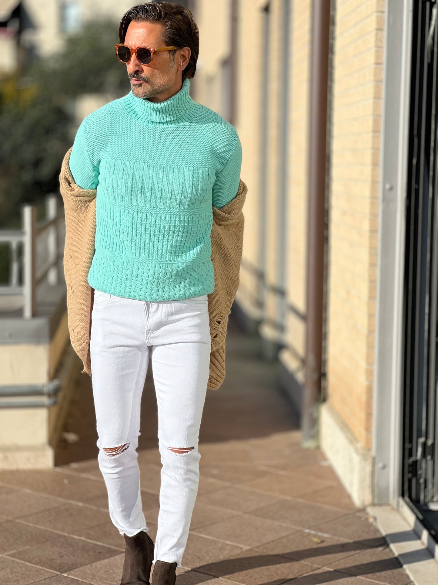 CAMEL BRAID TURTLENECK SWEATER