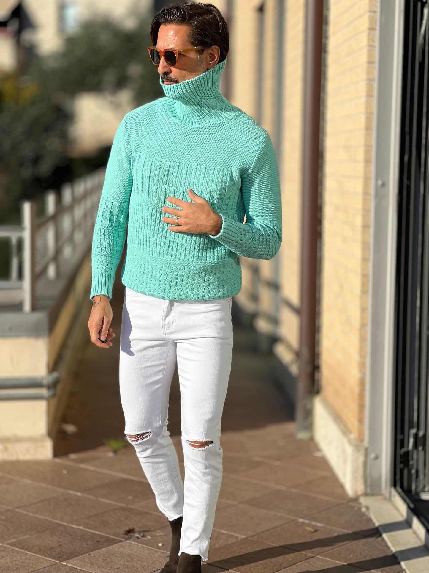 CAMEL BRAID TURTLENECK SWEATER