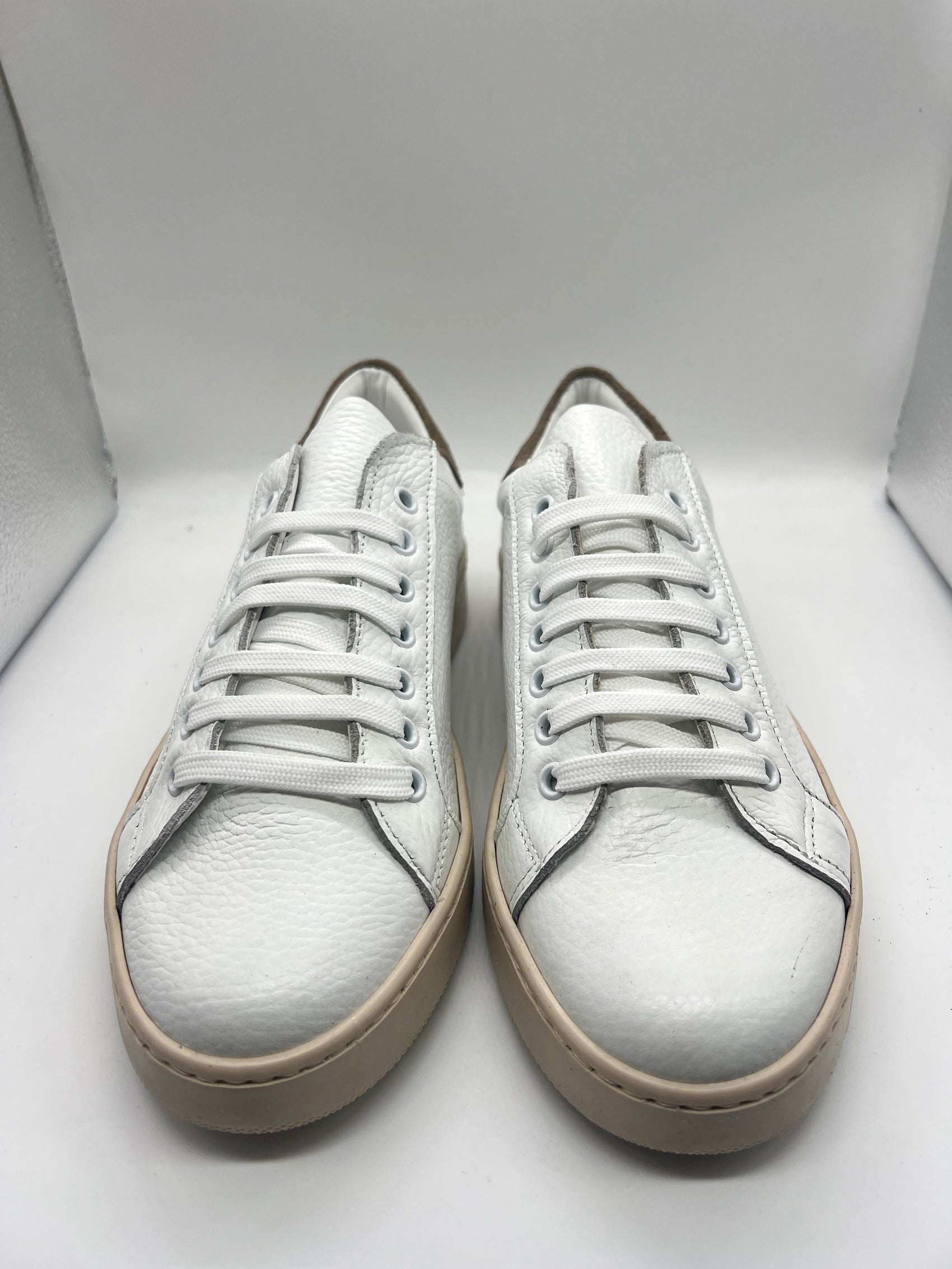 SNEAKER BIANCA SPORCATA BOTTOLATA TAPPO BEIGE