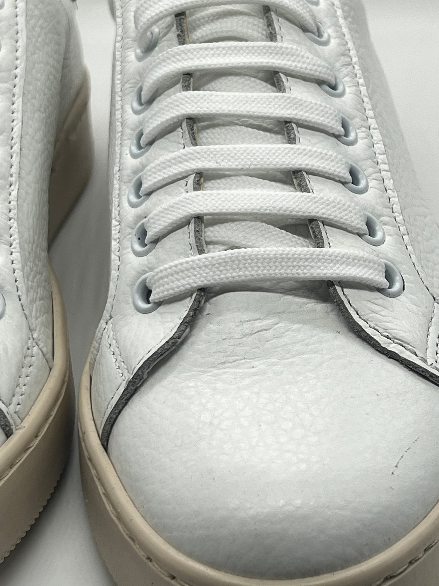 SNEAKER BIANCA SPORCATA BOTTOLATA TAPPO BEIGE