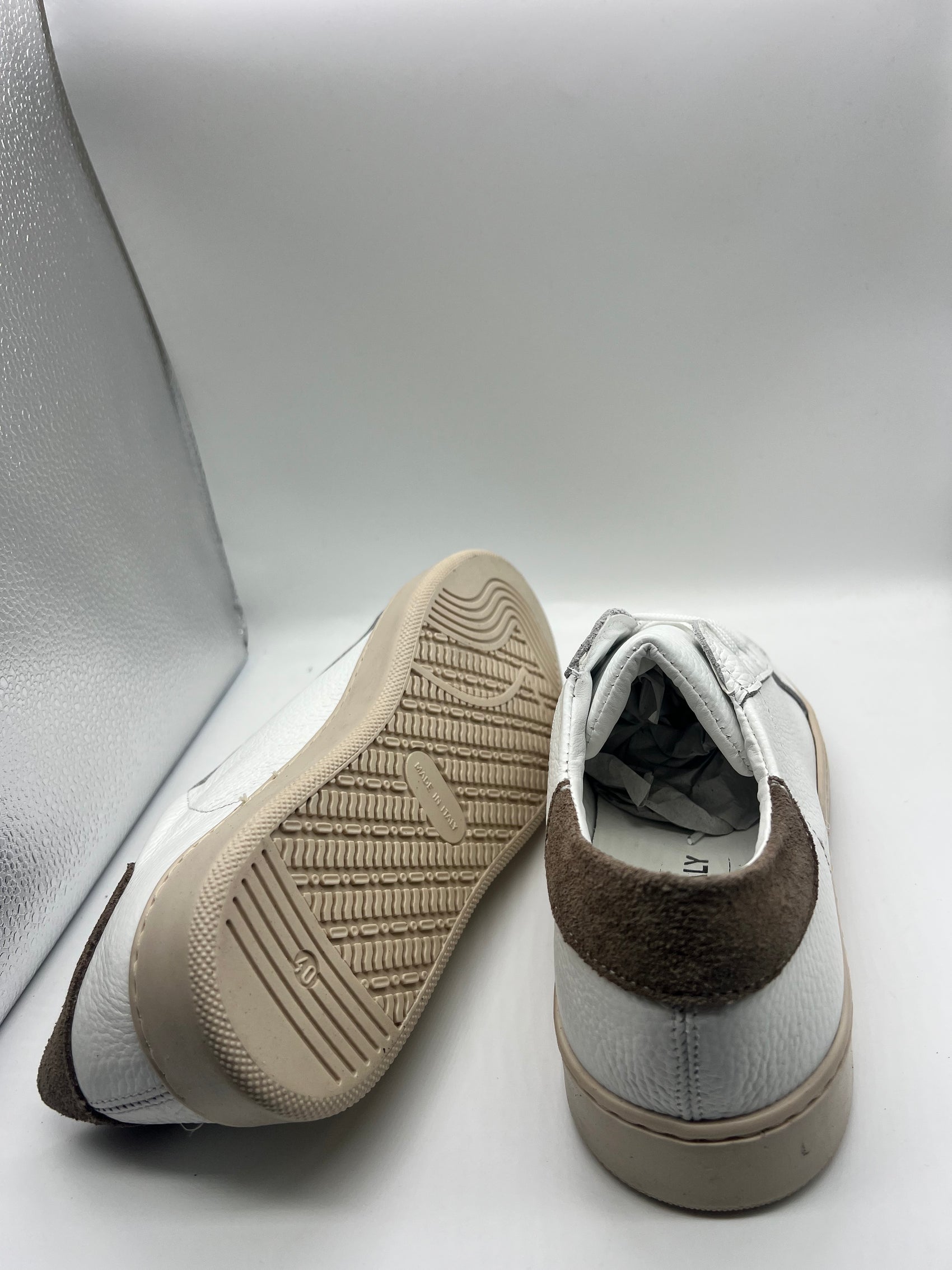 SNEAKER BIANCA SPORCATA BOTTOLATA TAPPO BEIGE