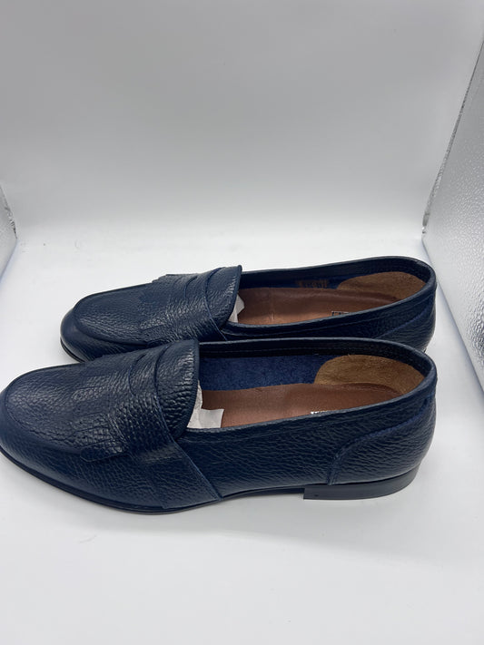 LEATHER MOCCASIN WITH BLUE BUTTONED FRINGE